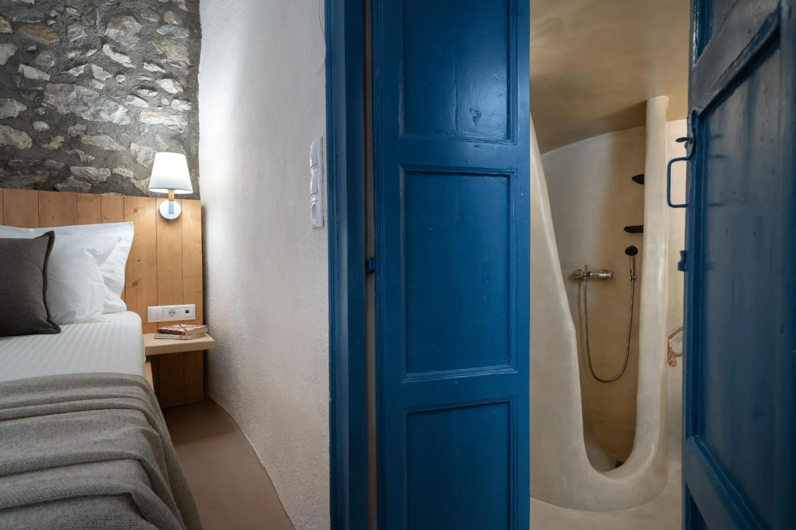 Bathroom, Bed in Nalas Suites