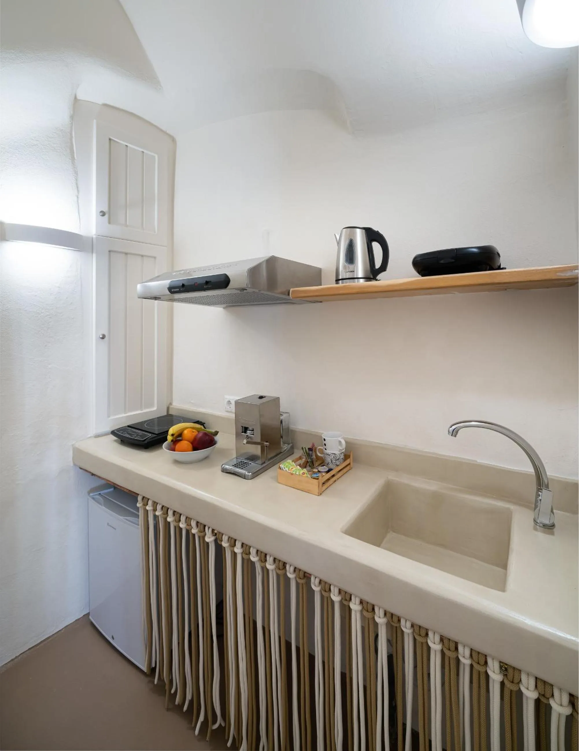 Coffee/tea facilities in Nalas Suites