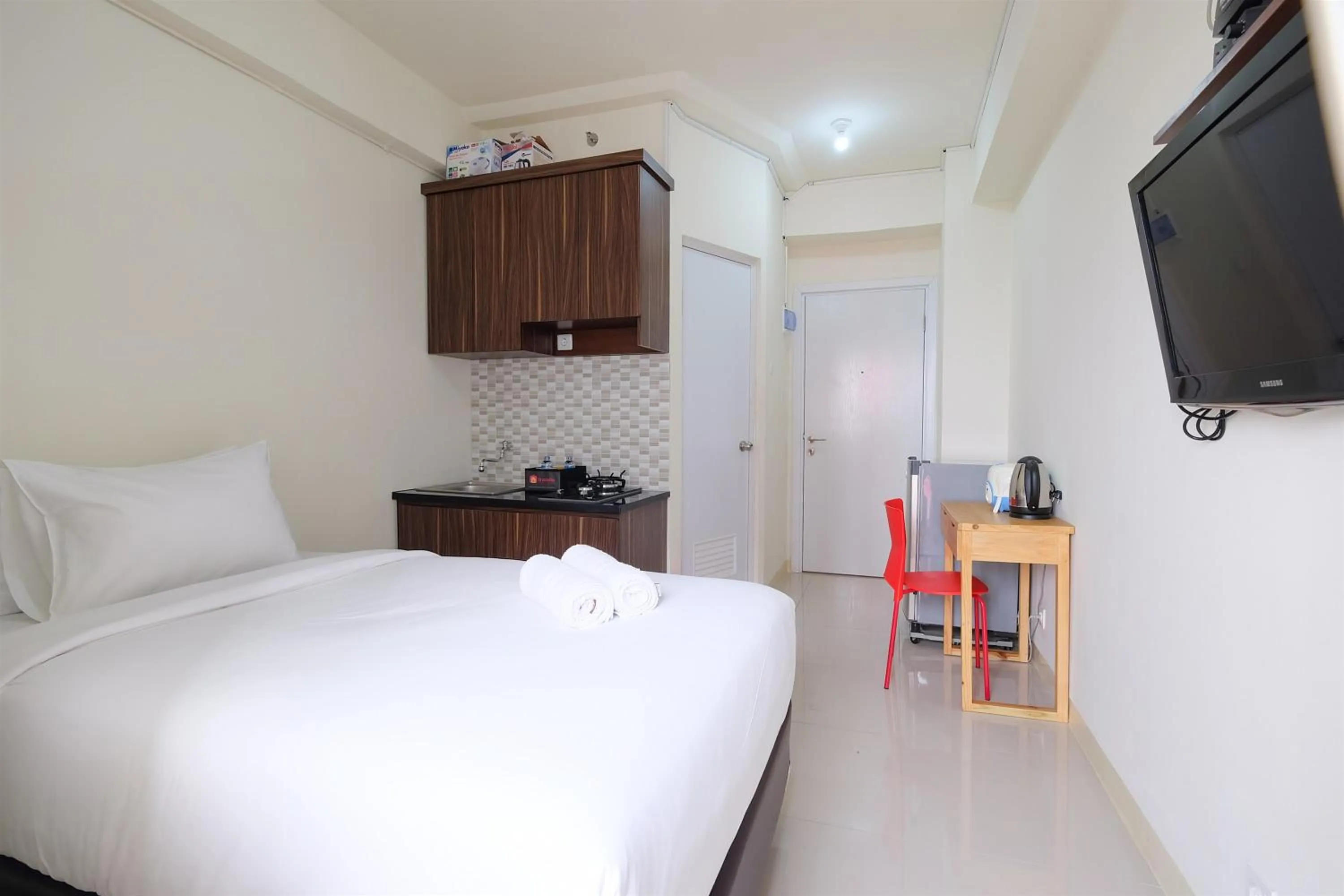 Apartment in Comfy Studio Apartment @ Green Pramuka City By Travelio