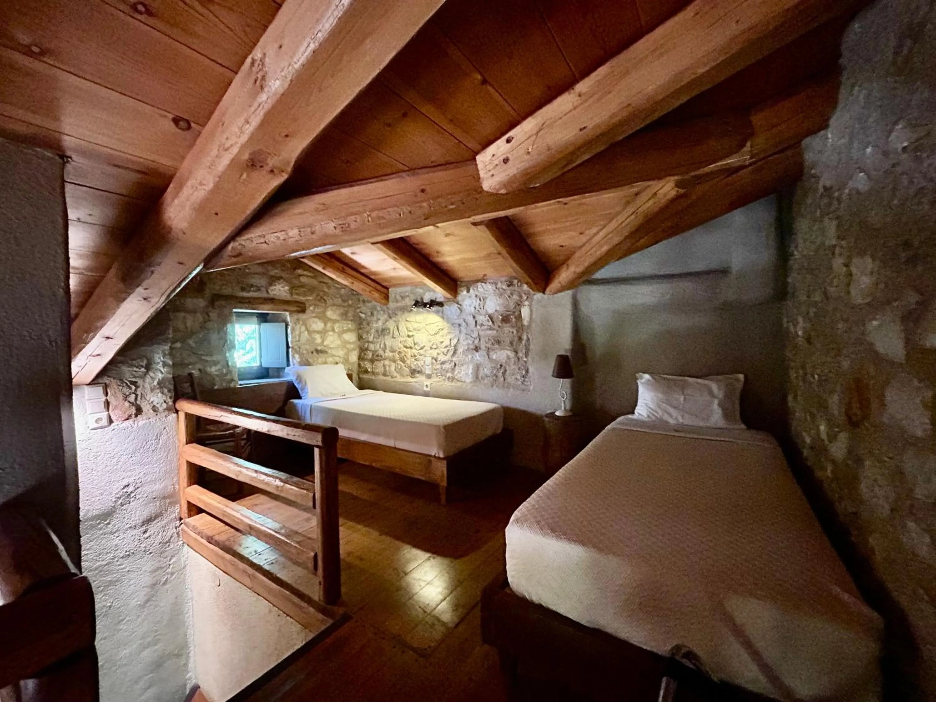 bunk bed, Bed in Pritanio