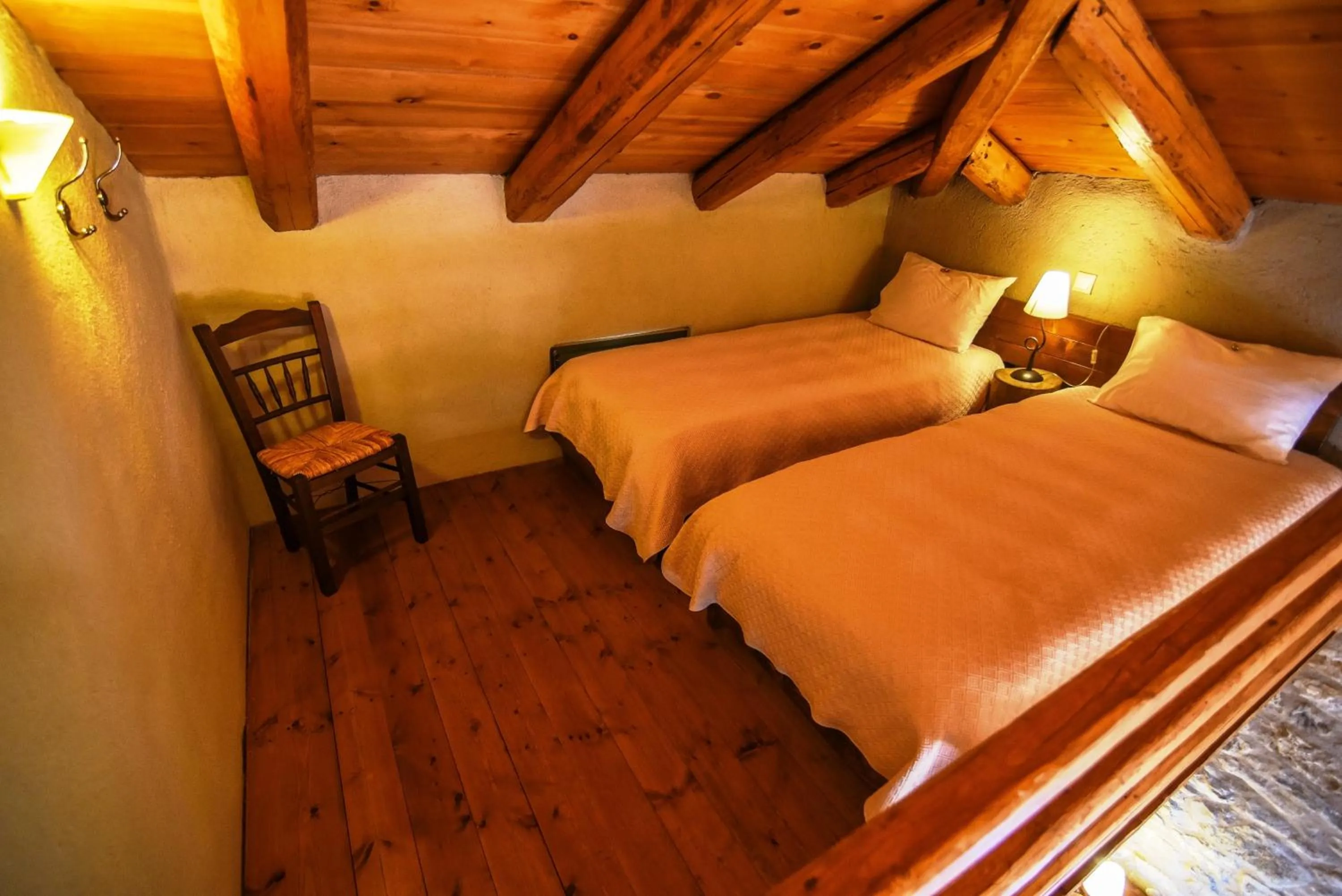 bunk bed, Bed in Pritanio