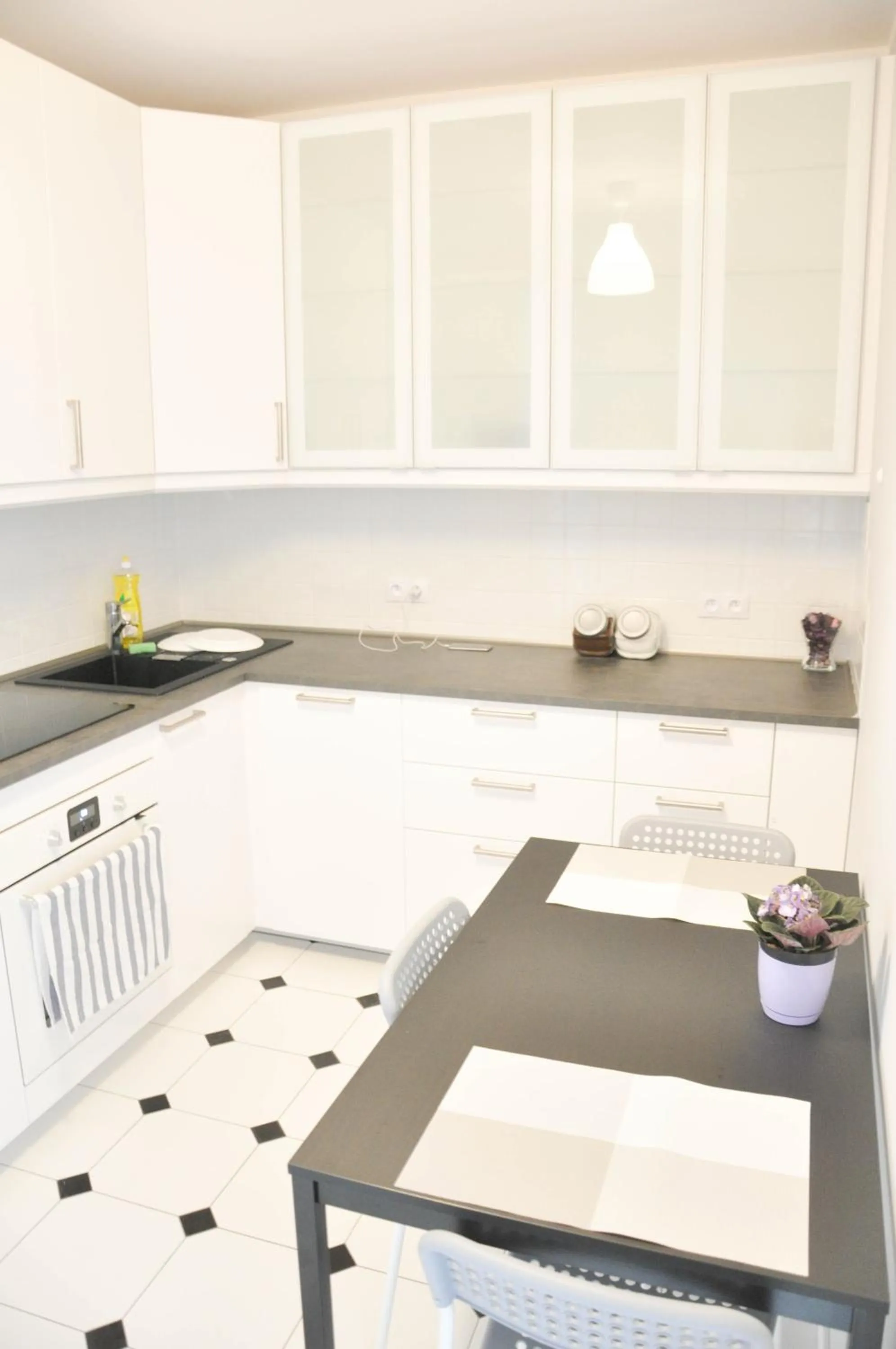 Communal kitchen, Kitchen/Kitchenette in HaLo Rooms City Centre