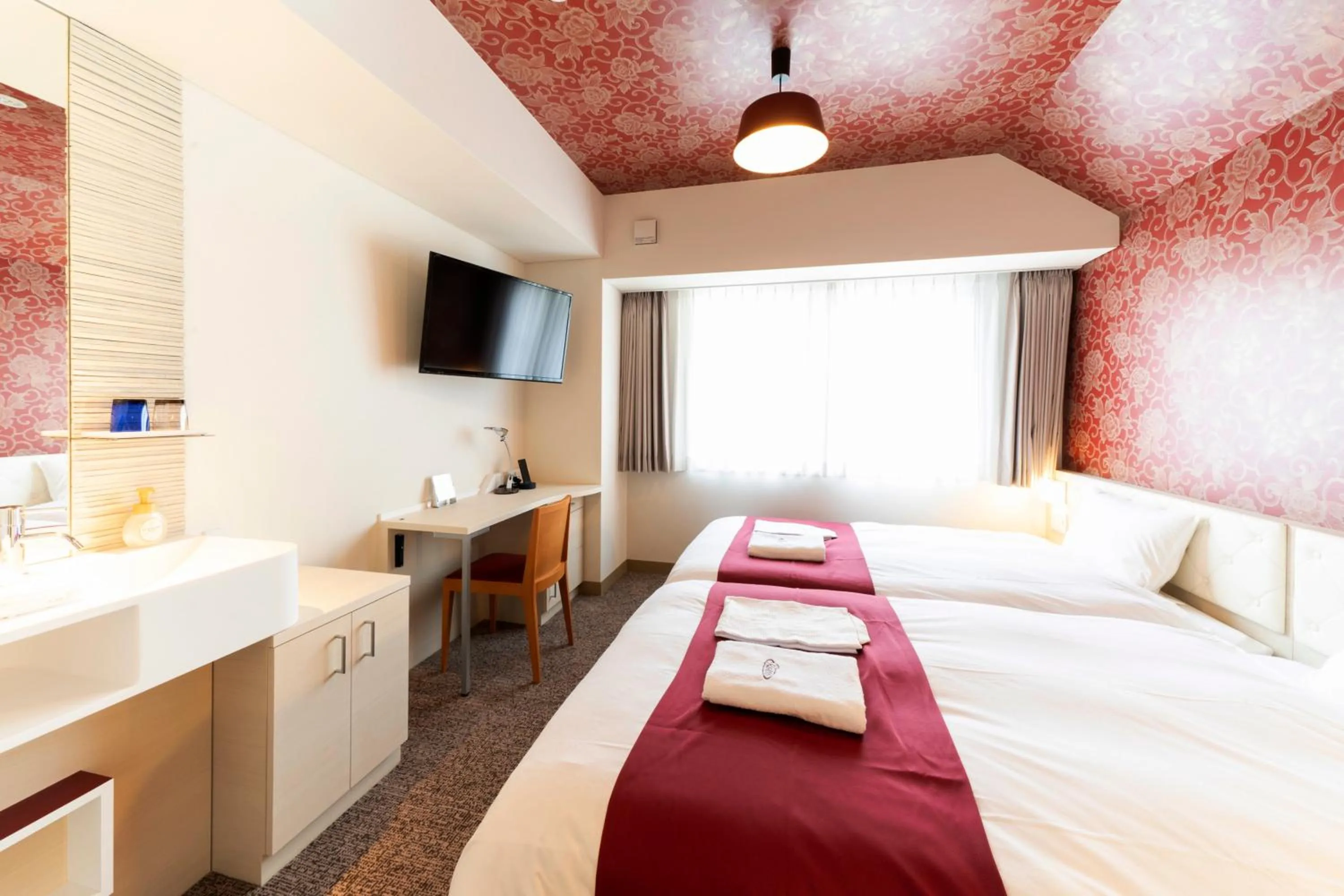 Photo of the whole room, Bed in Hotel Rosso Karuizawa