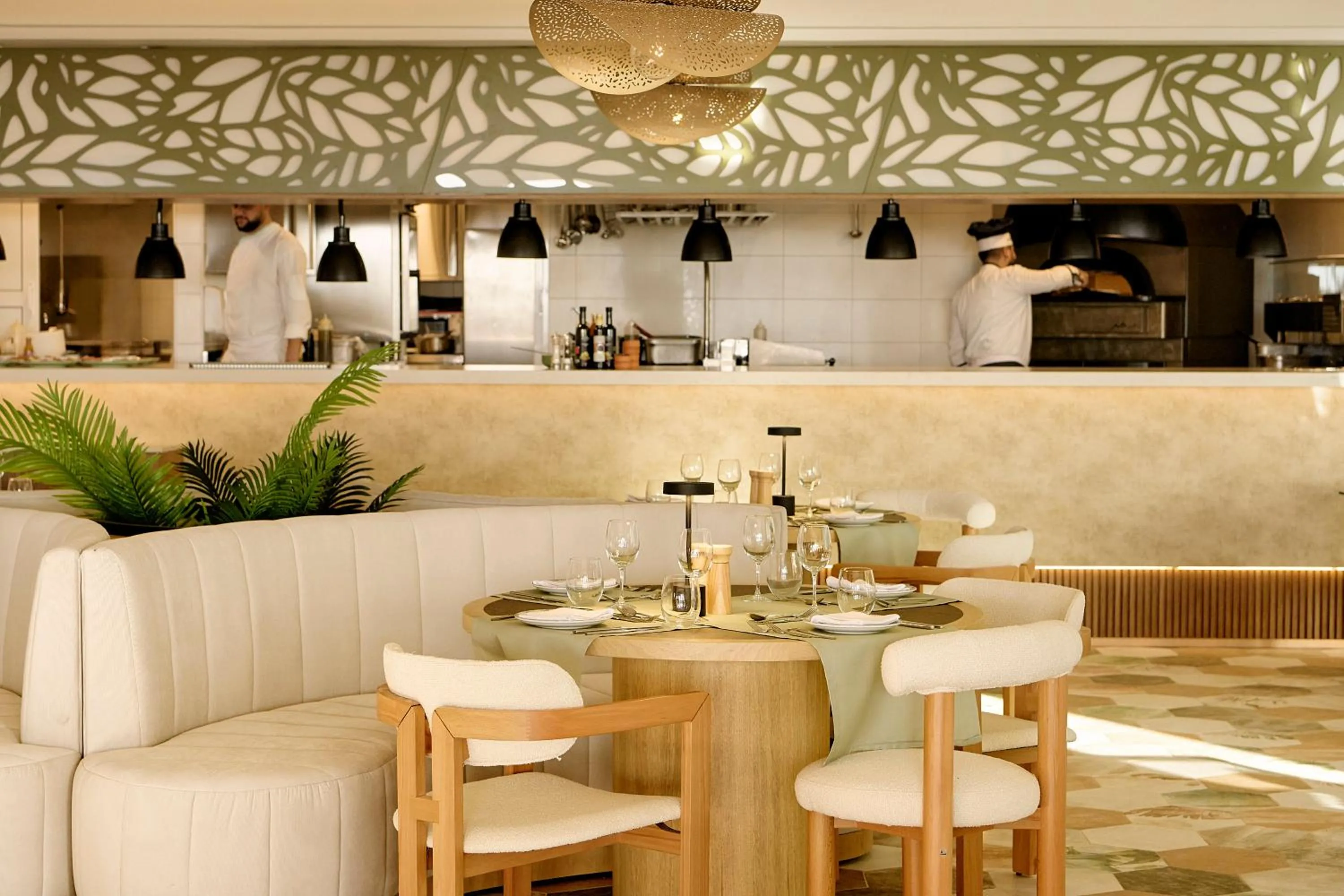 Restaurant/places to eat in Iberostar Waves Creta Panorama & Mare