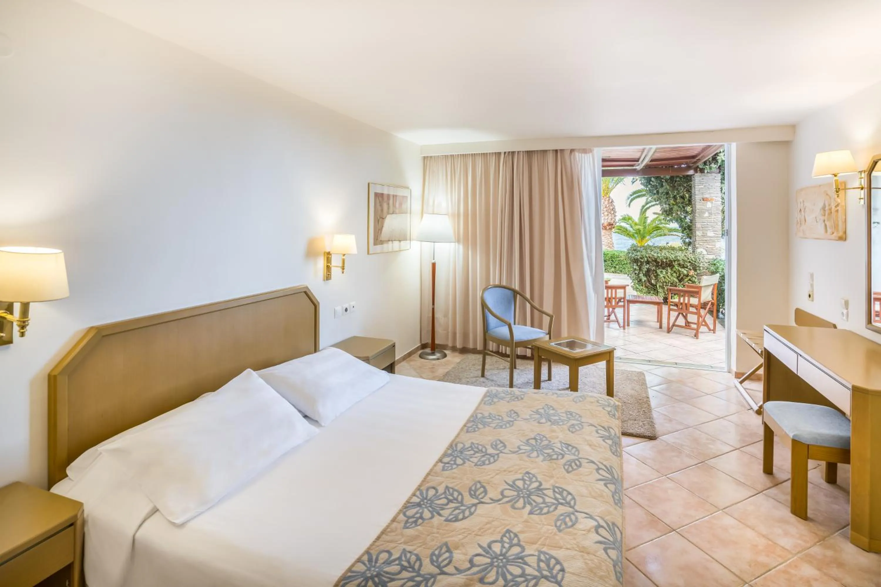 Photo of the whole room, Bed in Iberostar Waves Creta Panorama & Mare
