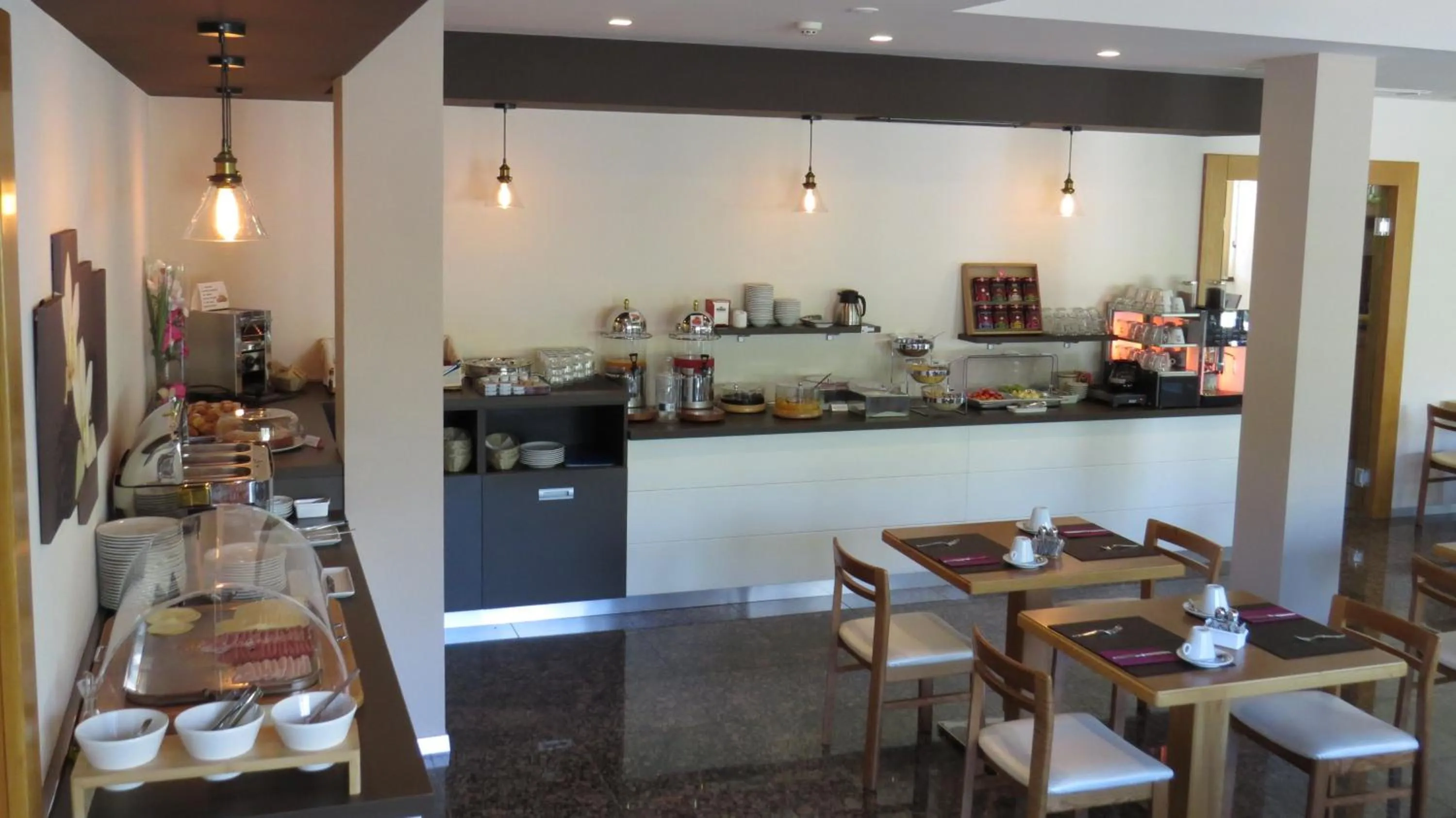 Restaurant/places to eat in Hotel Villa Claudia