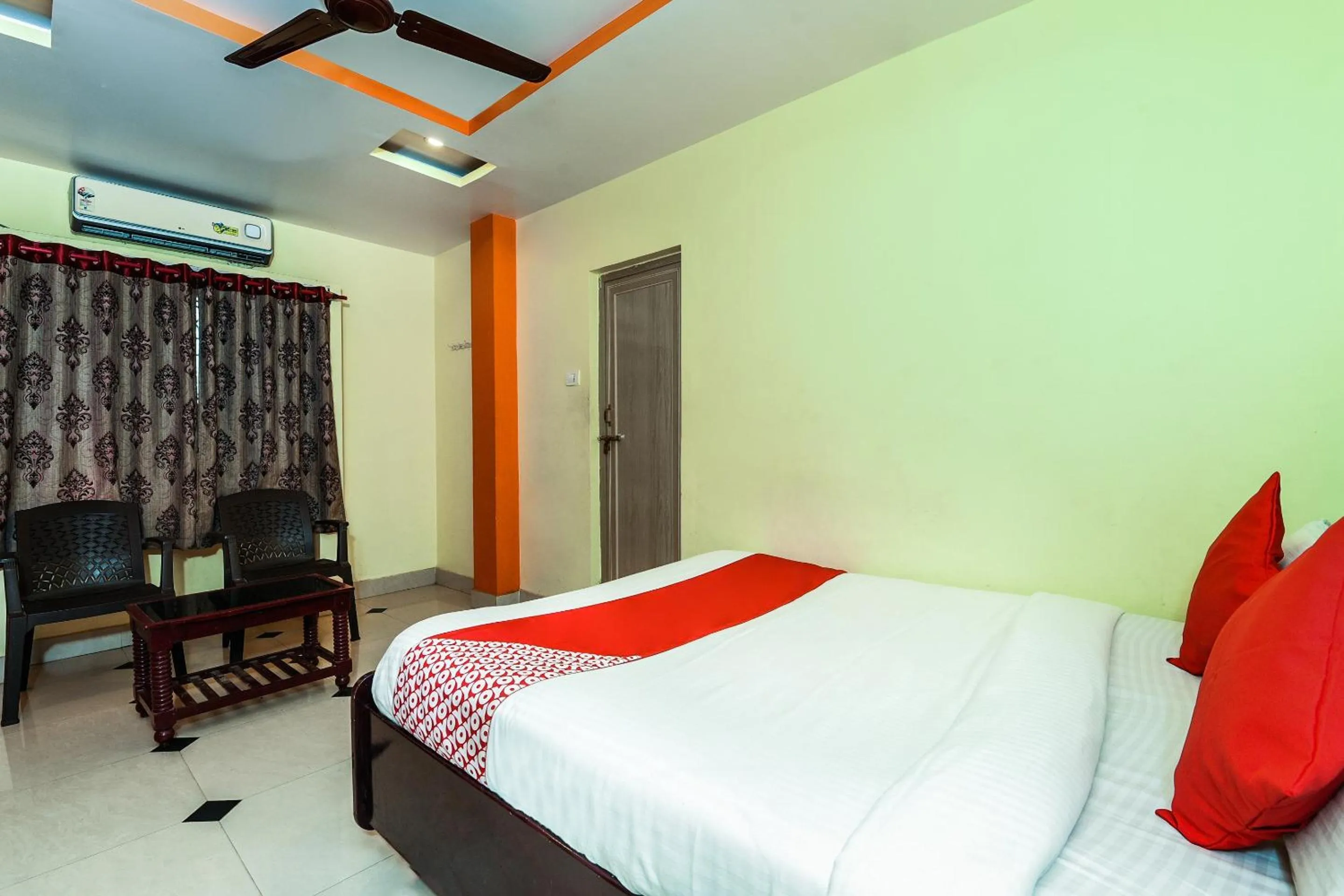 Bedroom, Bed in Hotel O Sindhura Guest House