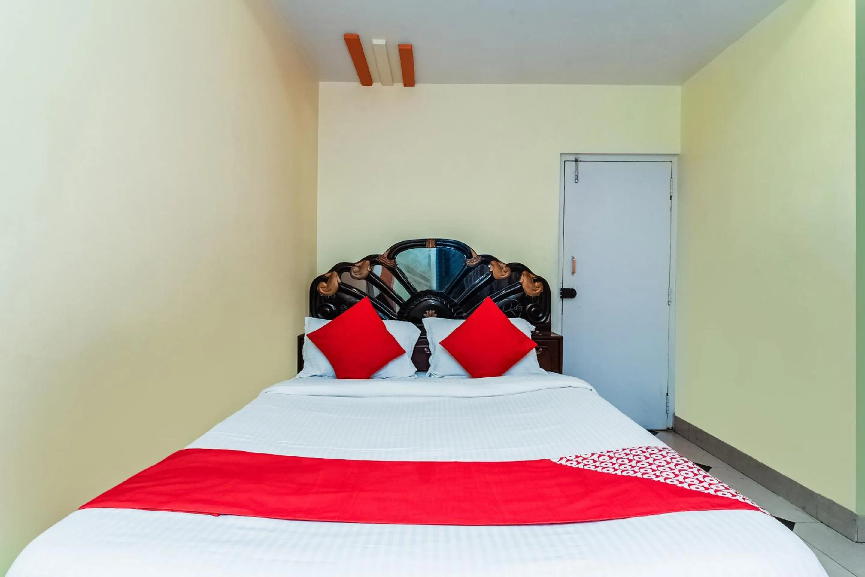 Bedroom, Bed in Hotel O Sindhura Guest House