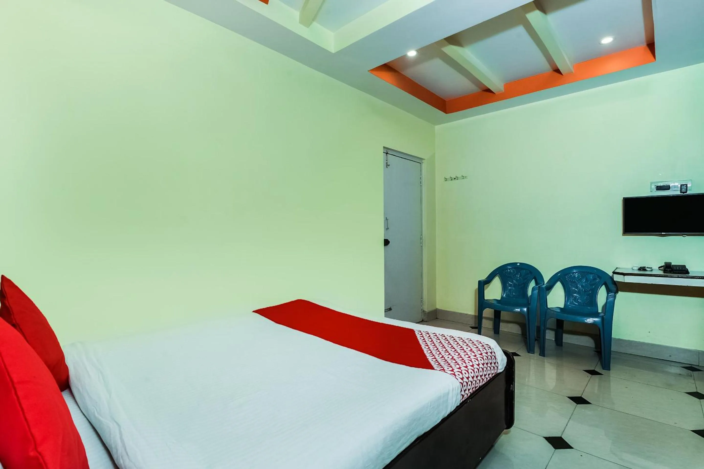 Bedroom, Bed in Hotel O Sindhura Guest House