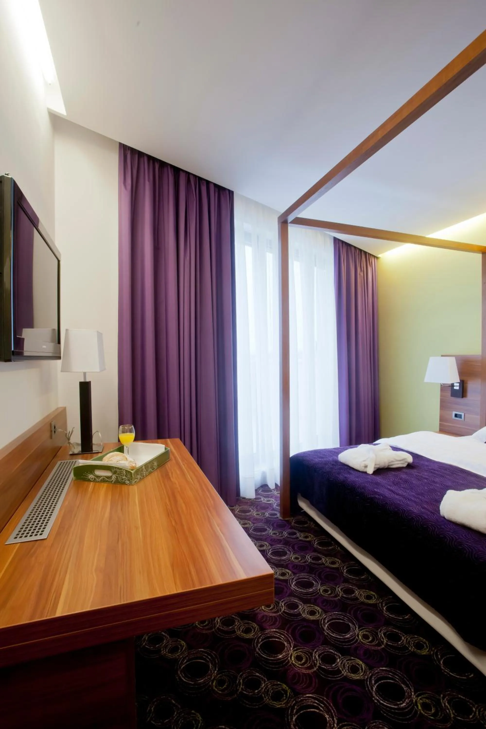 Seating area, Bed in Hotel Sport