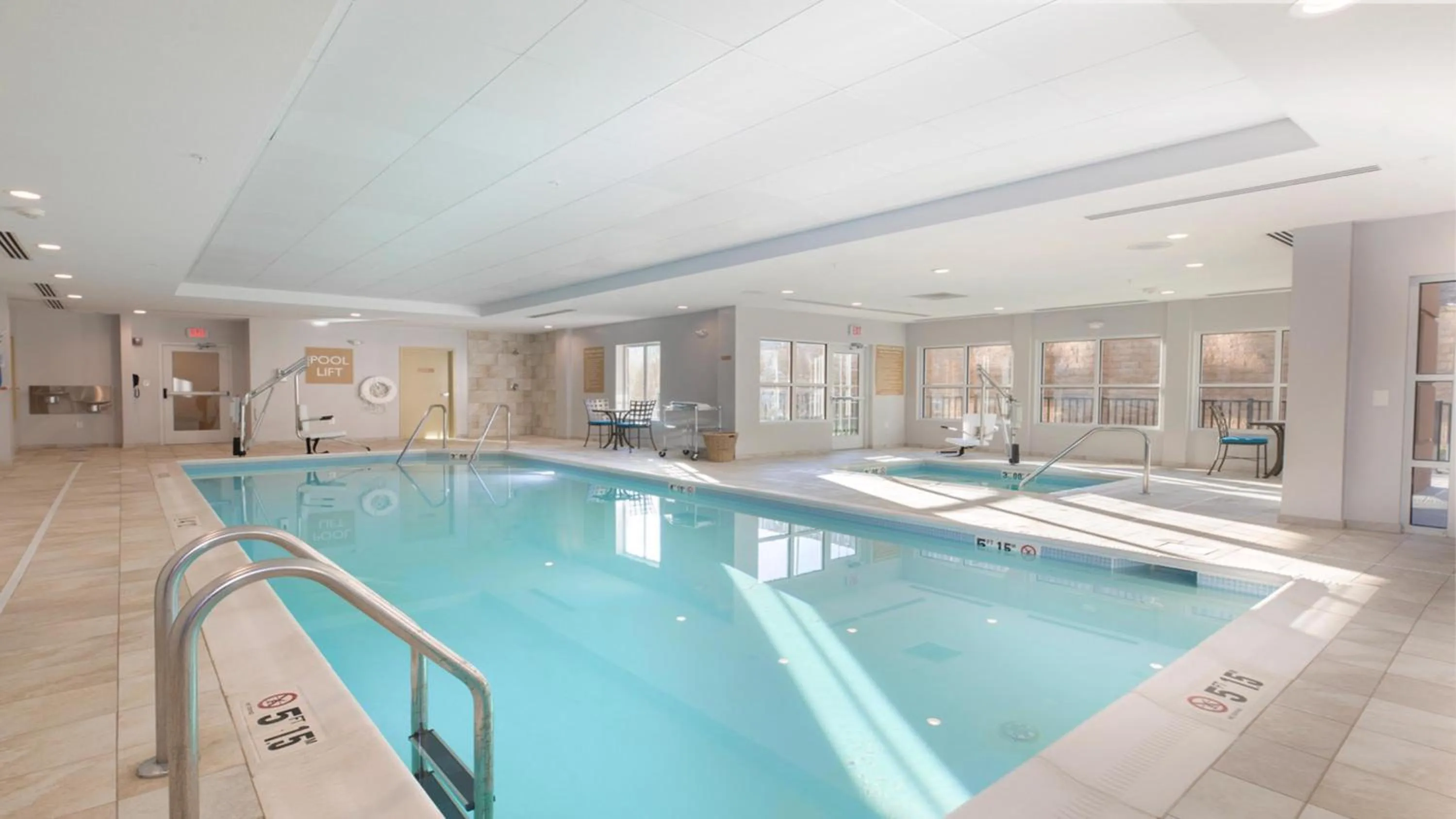 Swimming pool in Candlewood Suites - Dumfries - Quantico by IHG