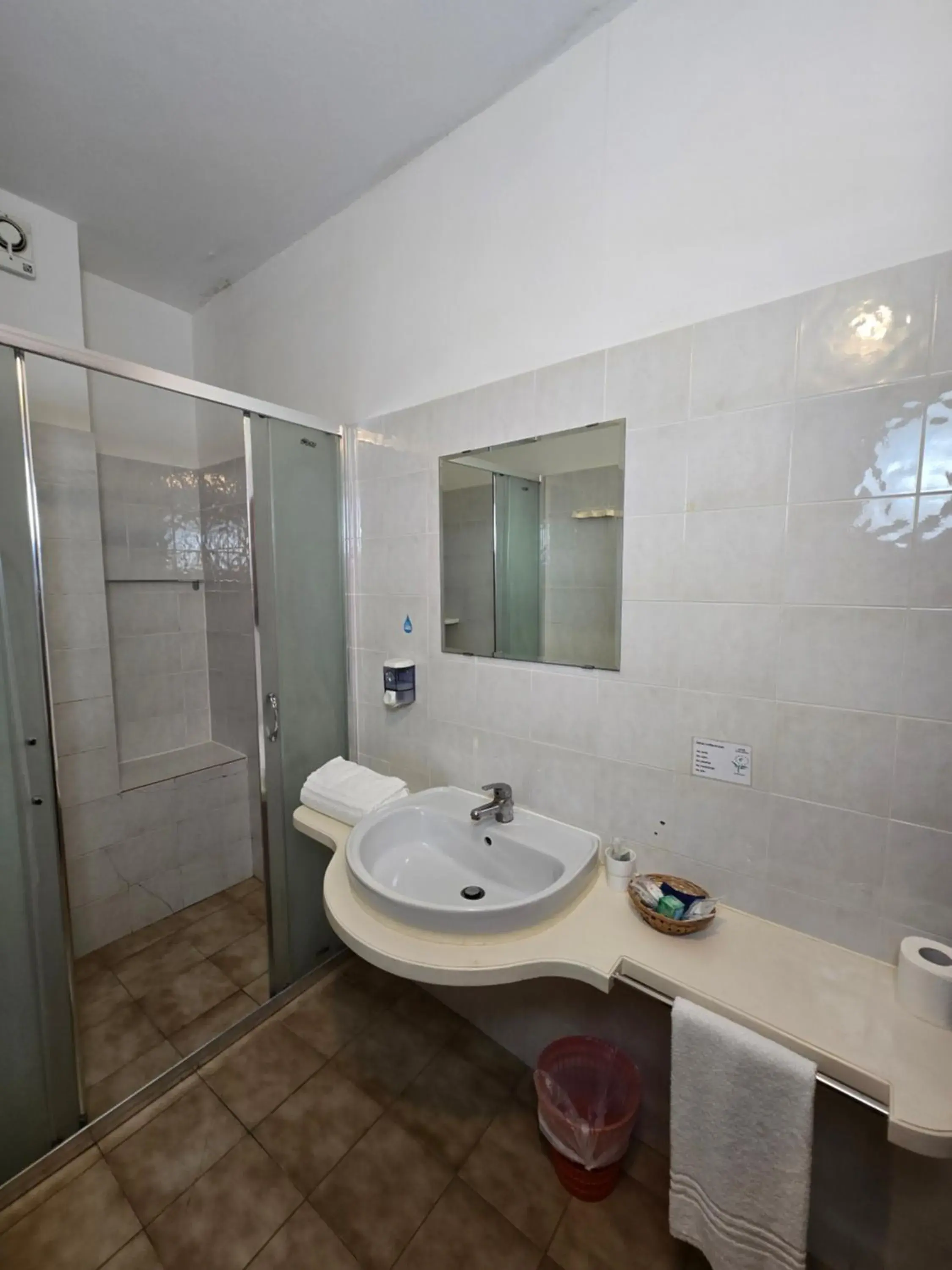 Triple Room in Albergo Lago Verde Triple Room in Albergo Lago Verde