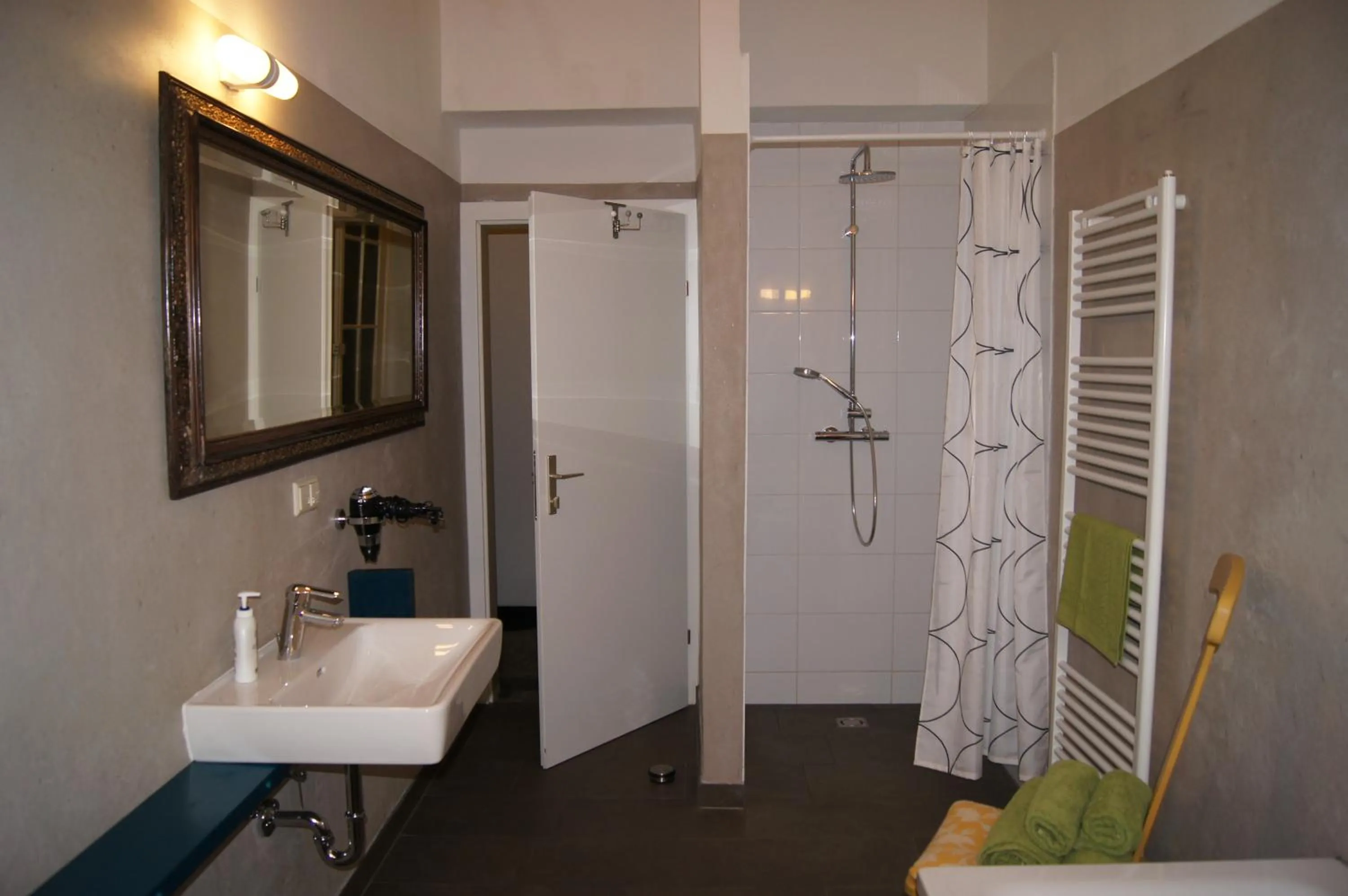 Shower in Altstadthaus Cityappartements