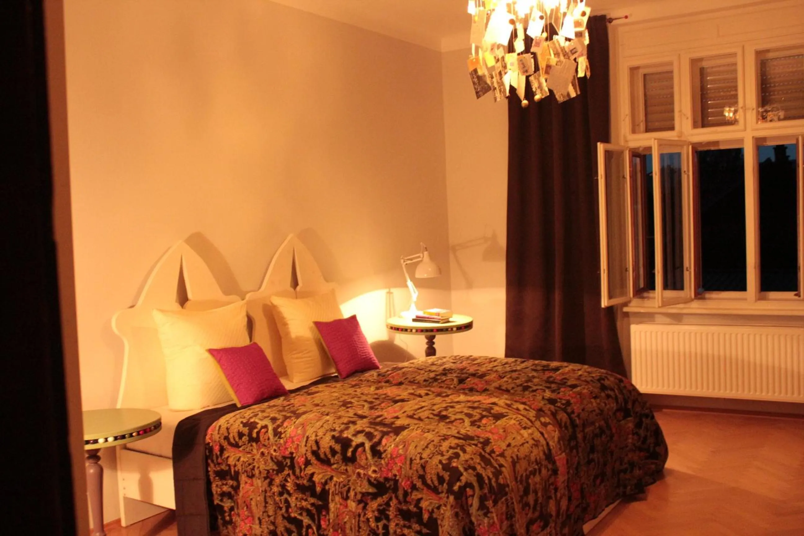 Night, Bed in Altstadthaus Cityappartements