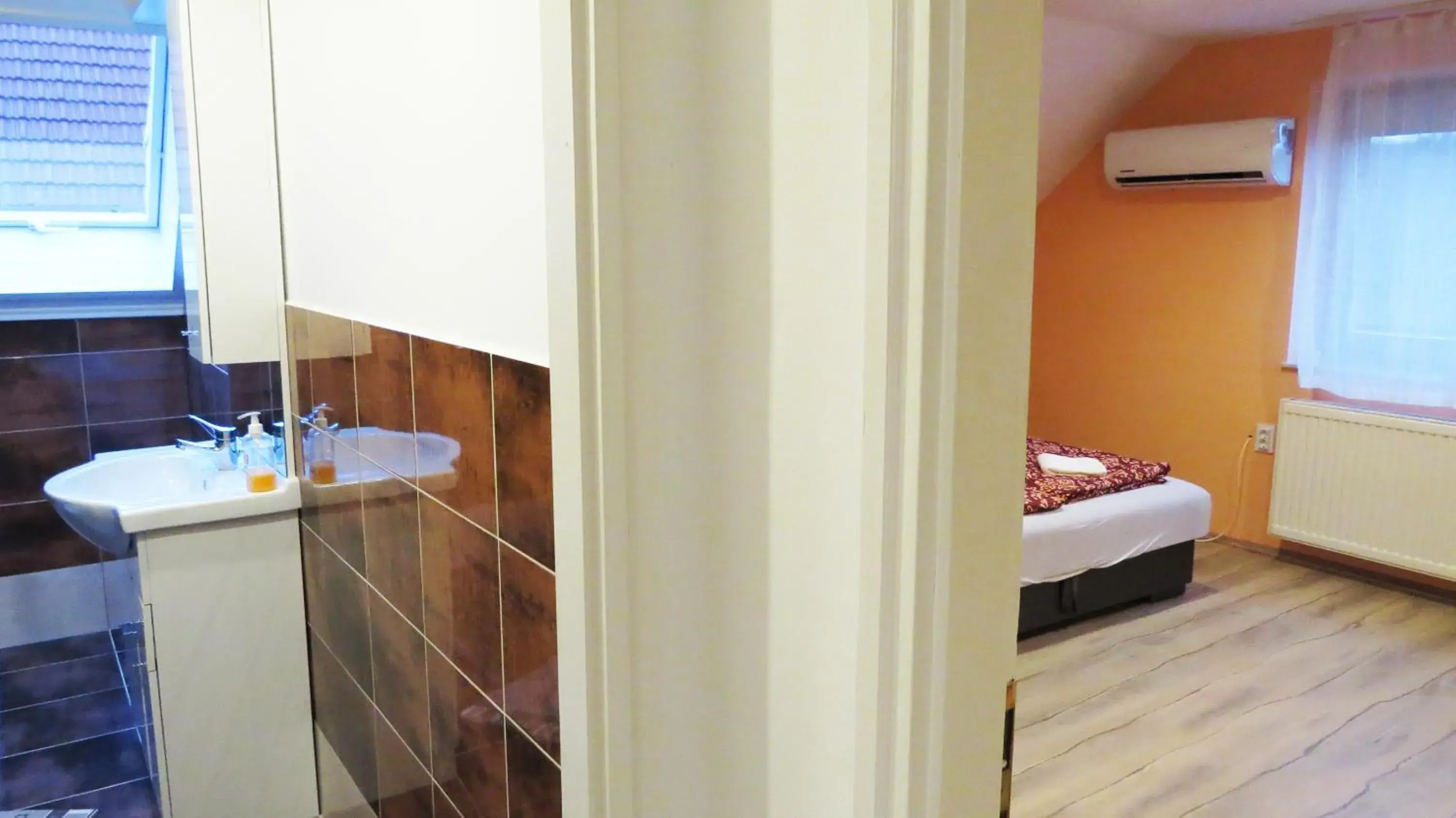 Twin Room with Garden View in Hőforrás Wellness Vendégház Twin Room with Garden View in Hőforrás Wellness Vendégház