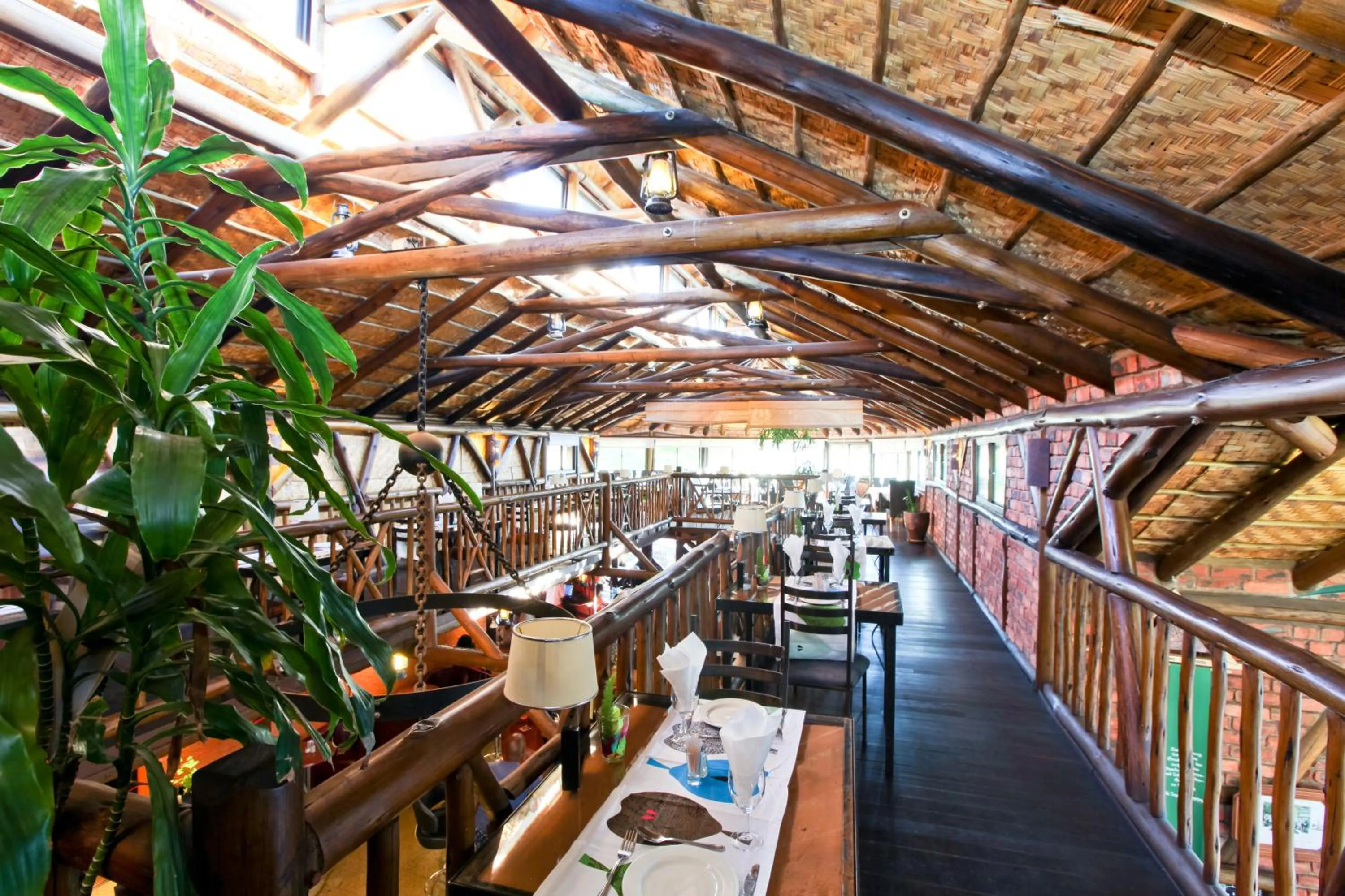 Restaurant/places to eat in Roof of Africa Hotel