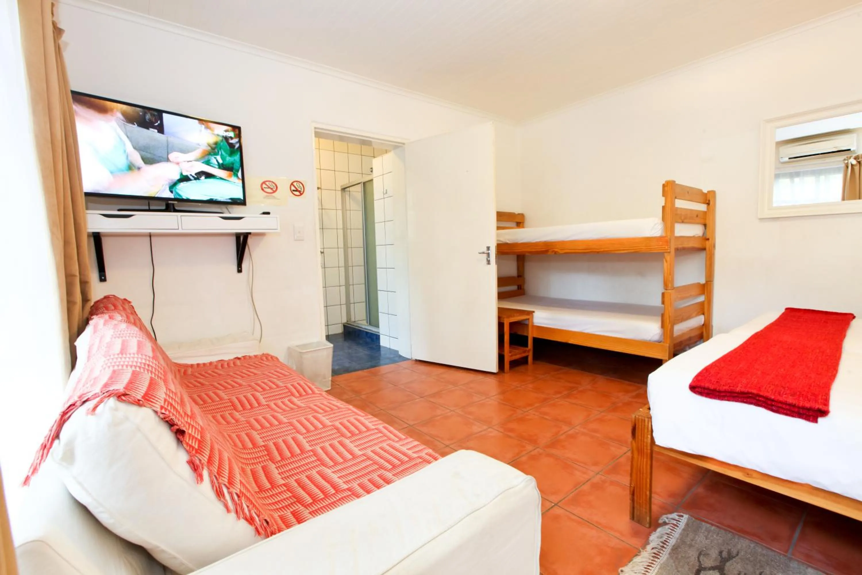 Photo of the whole room, Bed in Roof of Africa Hotel