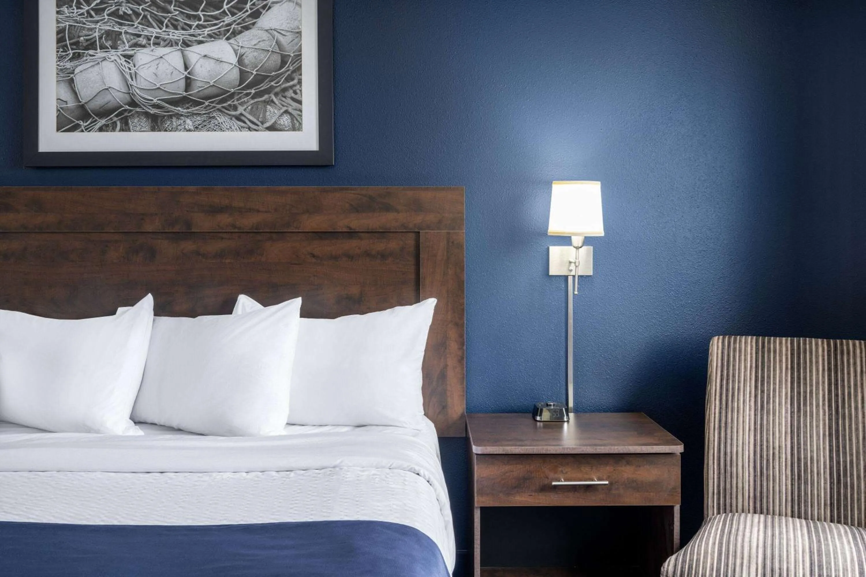 Bedroom, Bed in Travelodge Suites by Wyndham Saint John