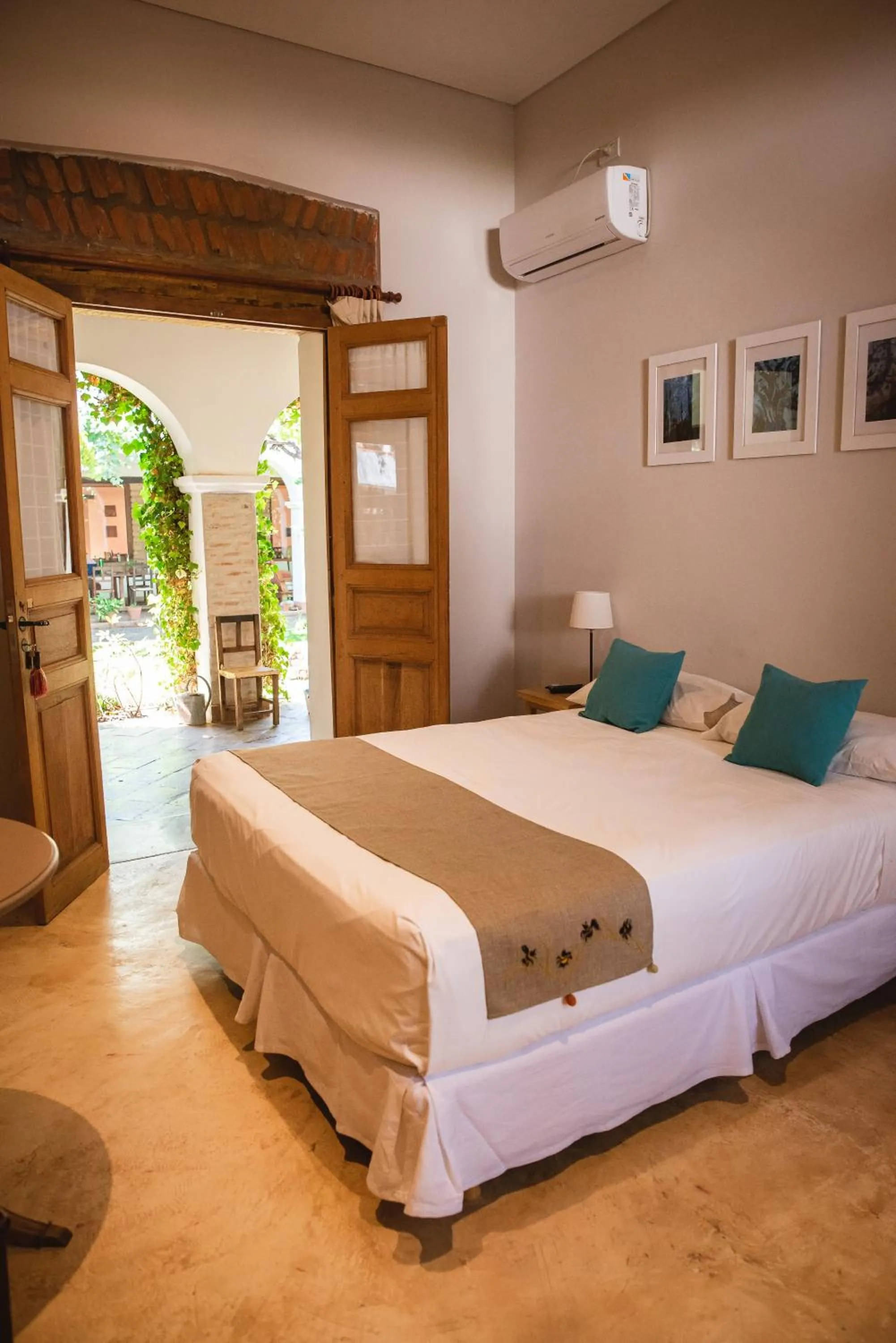 Garden view, Bed in Vieja Posada Hotel Histórico