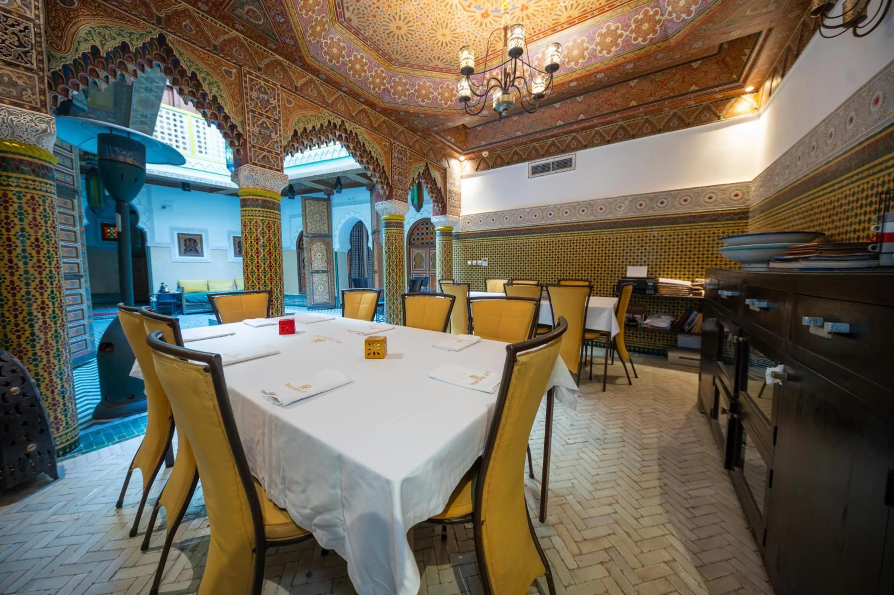 Restaurant/places to eat in Maison Do