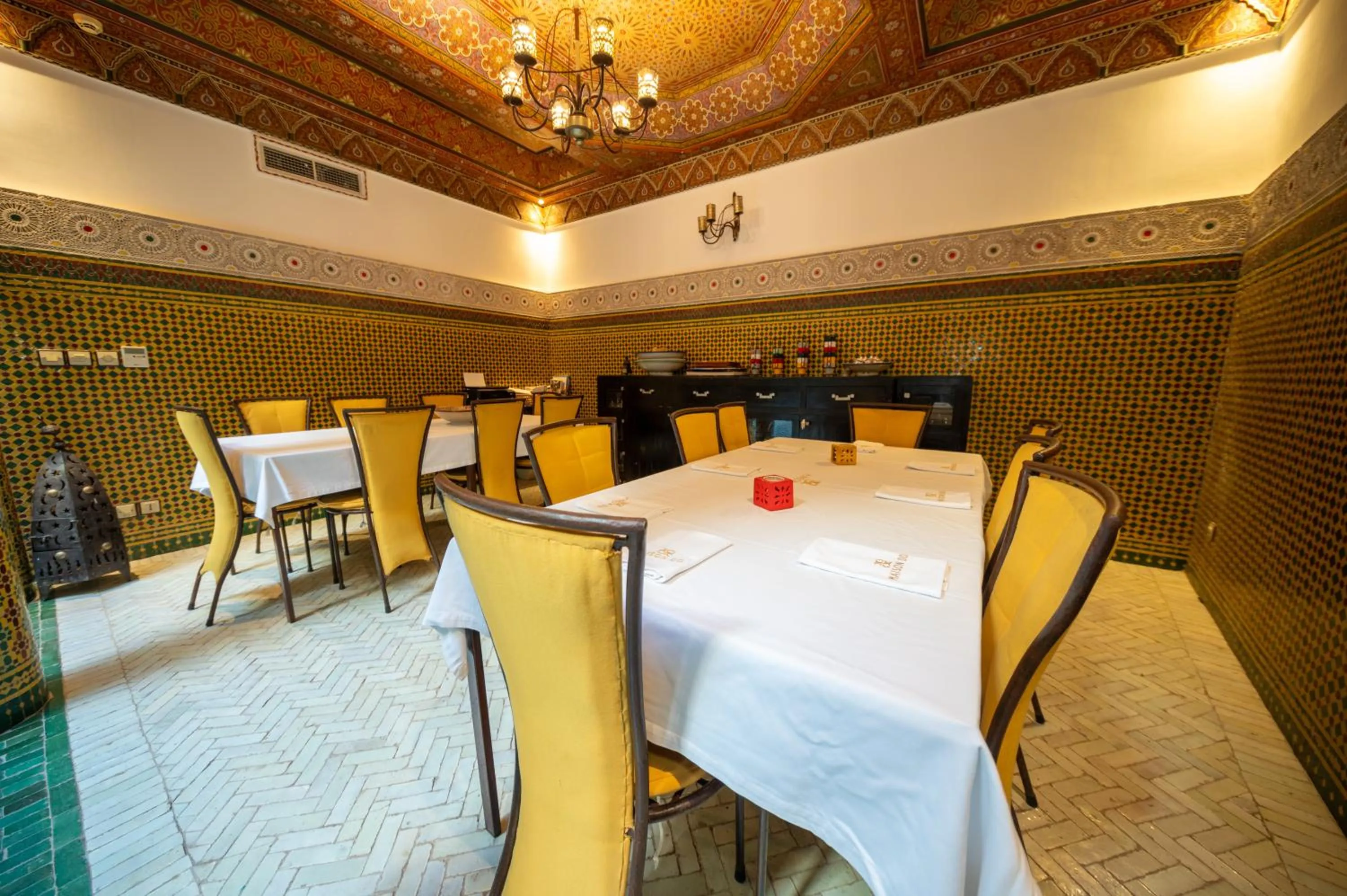 Restaurant/places to eat in Maison Do