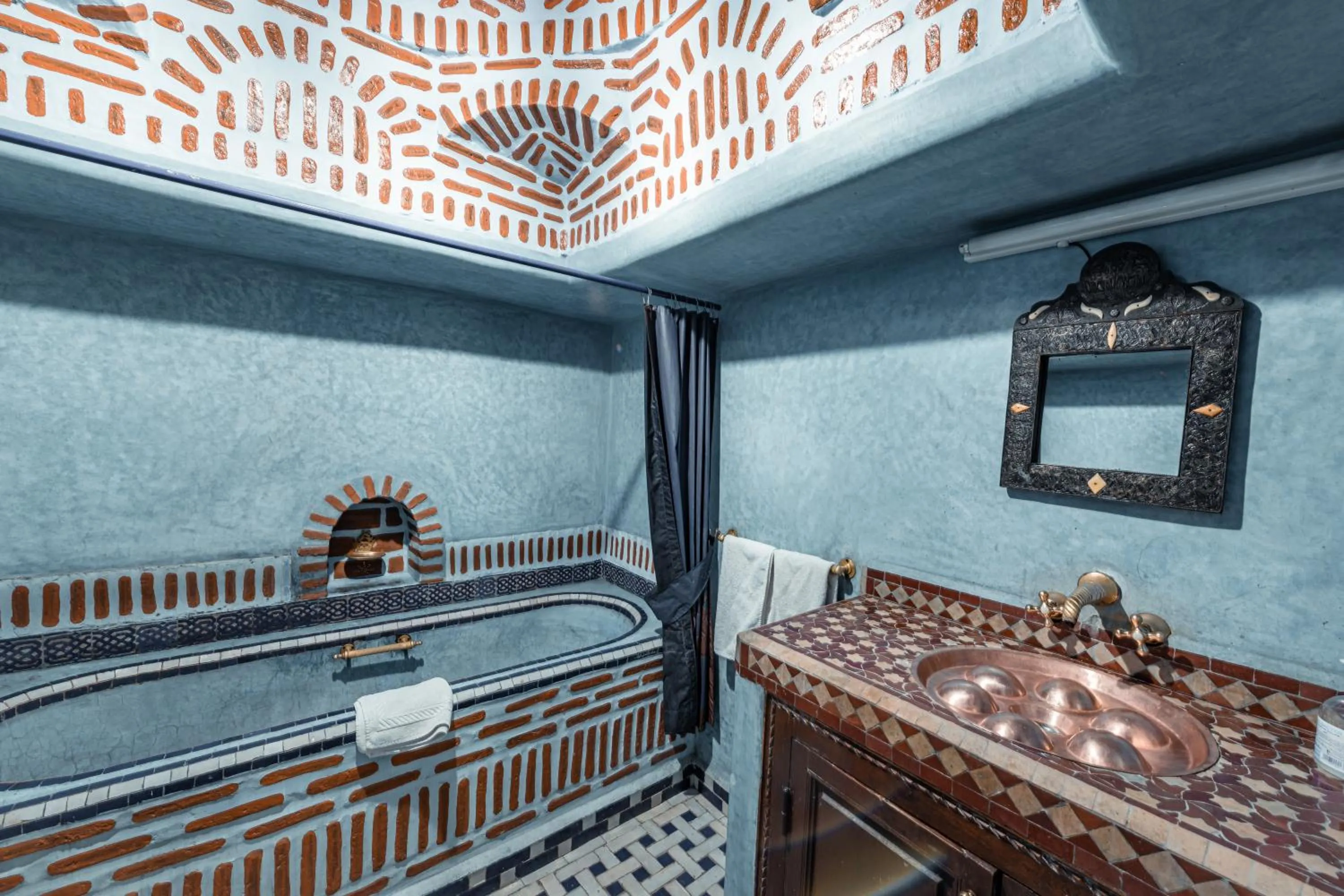 Bathroom, Bed in Maison Do