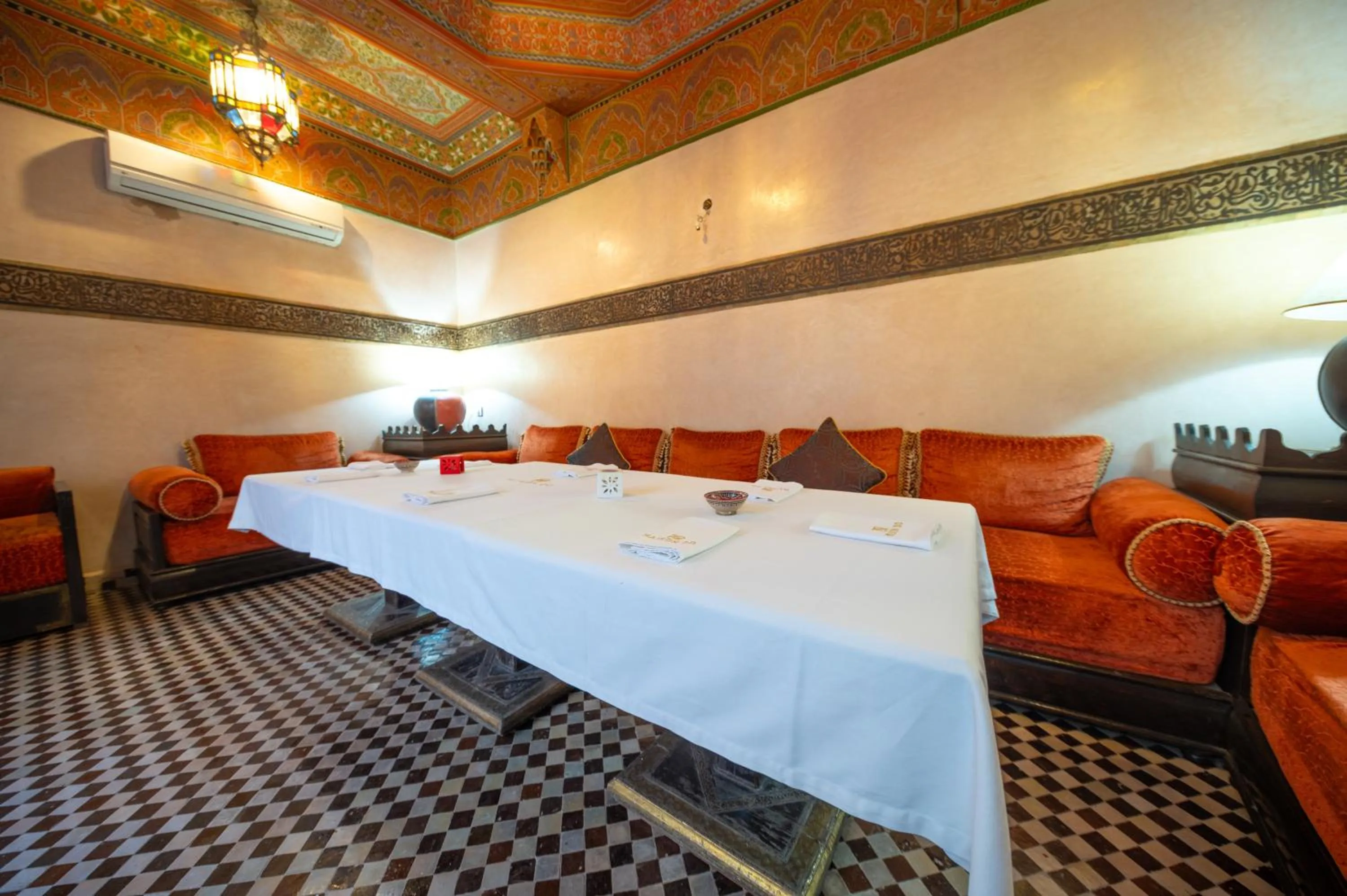 Restaurant/places to eat in Maison Do