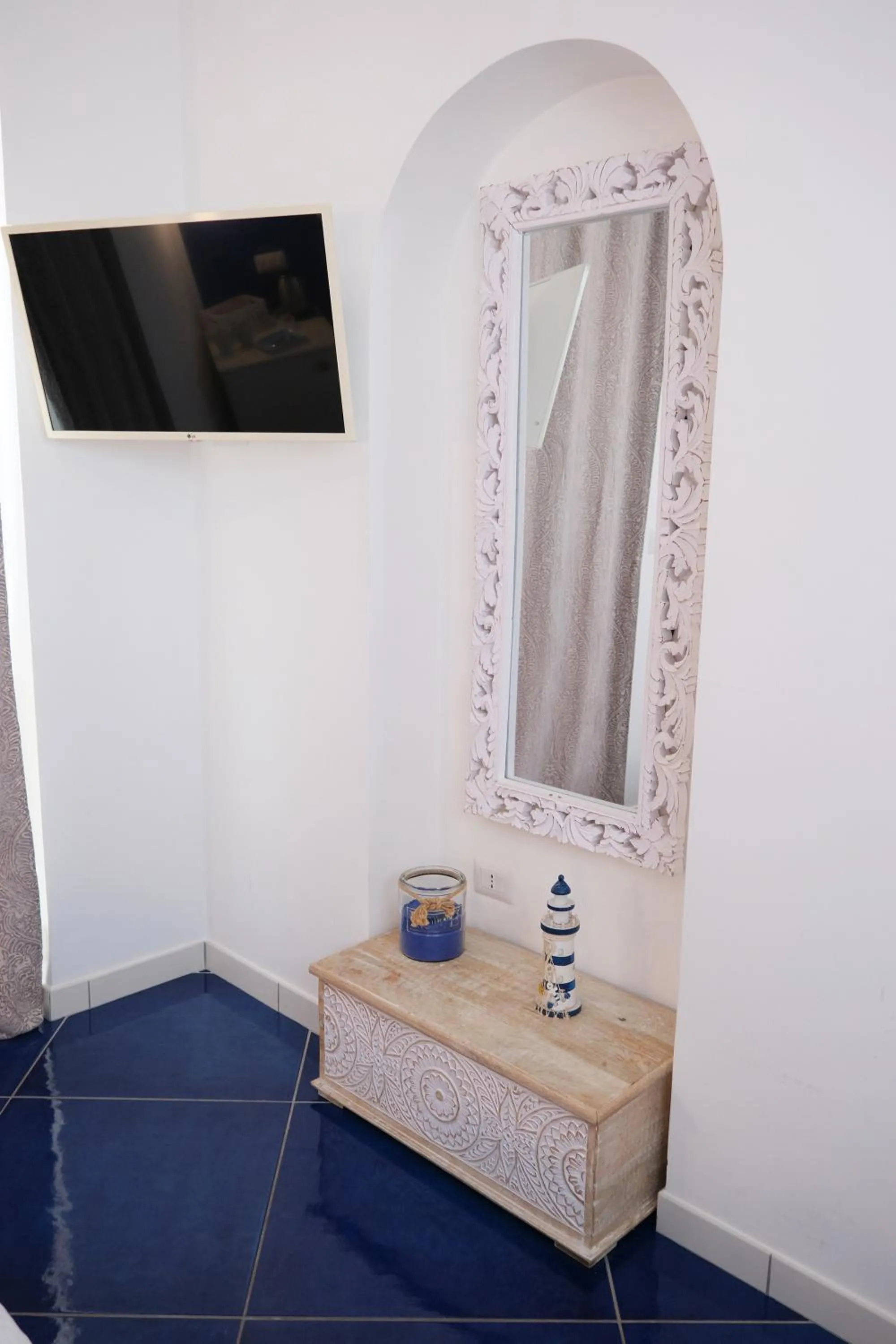 TV and multimedia in Pharus Miseni Suites and rooms