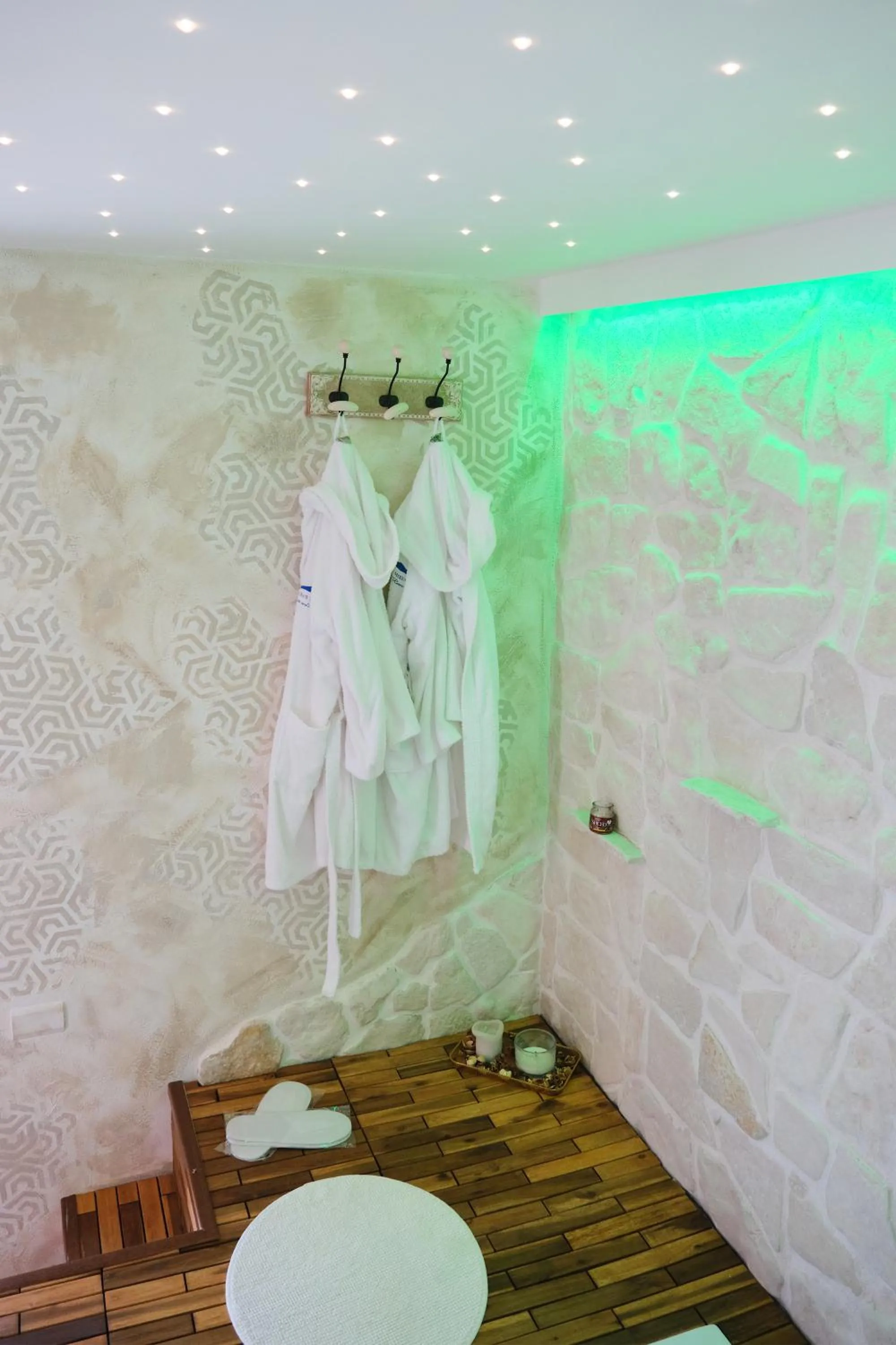 Hot Tub in Pharus Miseni Suites and rooms