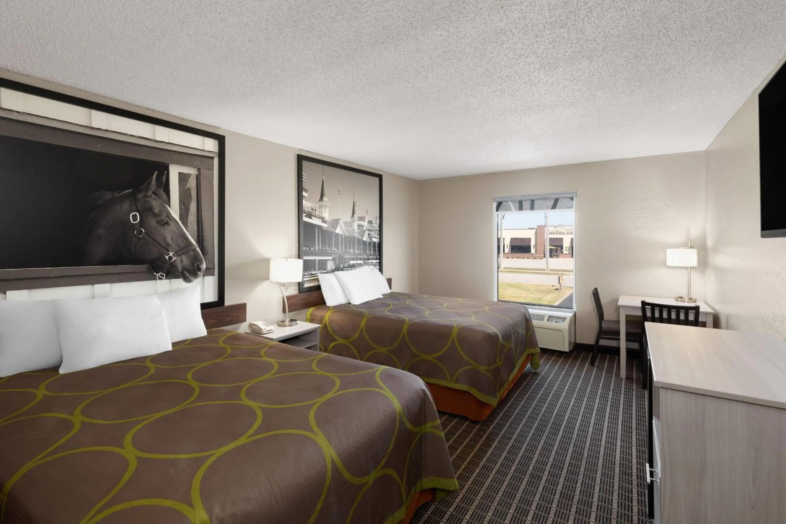 Photo of the whole room, Bed in Super 8 by Wyndham Shepherdsville - Louisville South I65