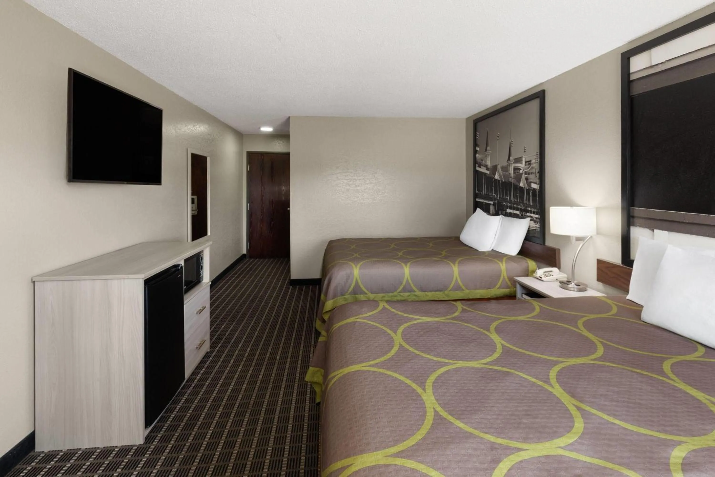 Photo of the whole room, Bed in Super 8 by Wyndham Shepherdsville - Louisville South I65