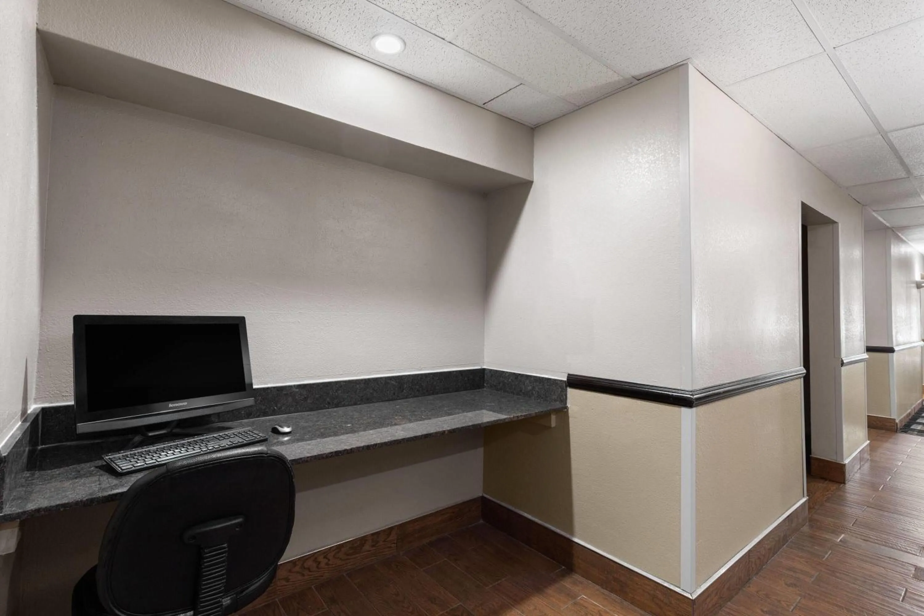 Business facilities in Super 8 by Wyndham Shepherdsville - Louisville South I65