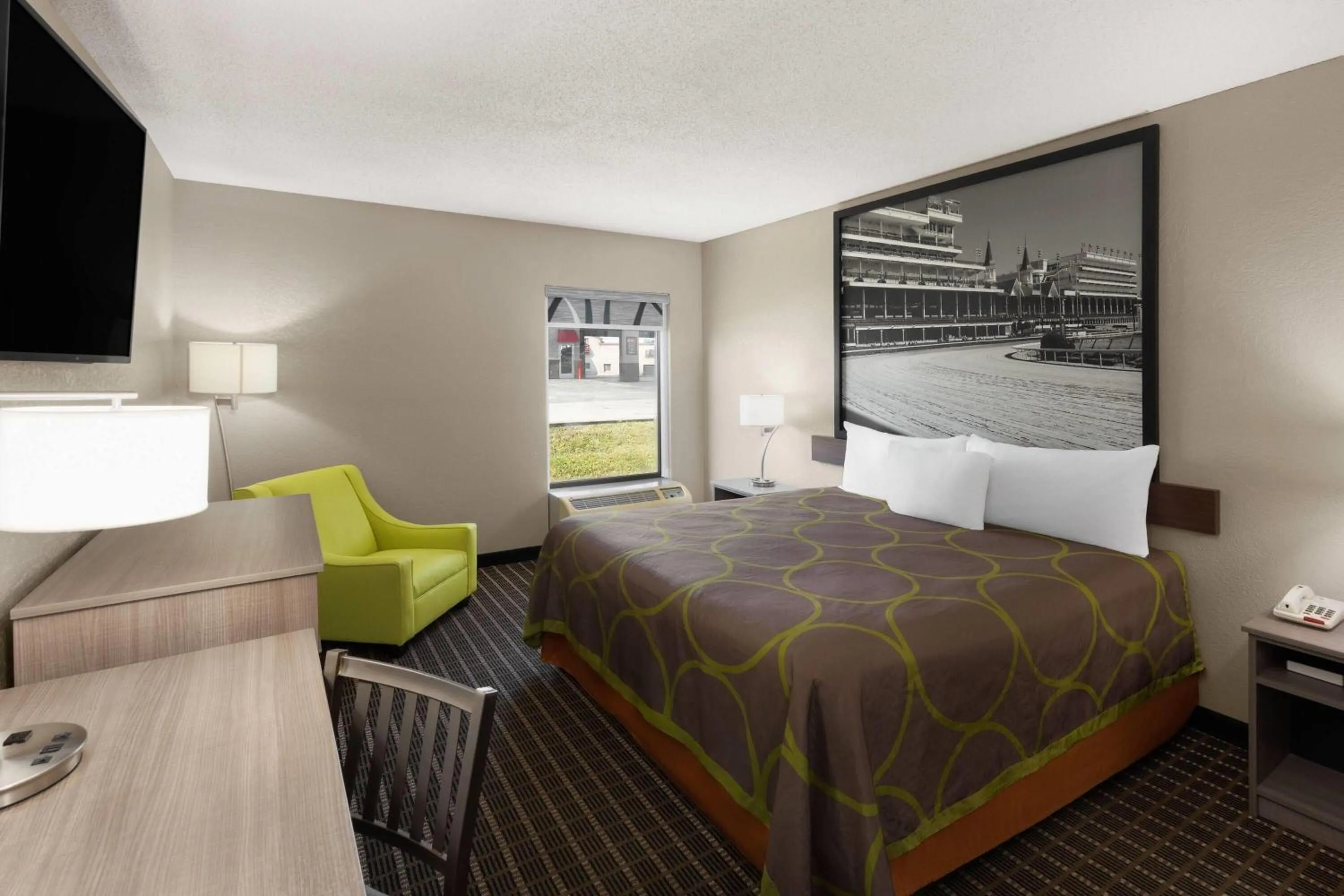 Photo of the whole room, Bed in Super 8 by Wyndham Shepherdsville - Louisville South I65