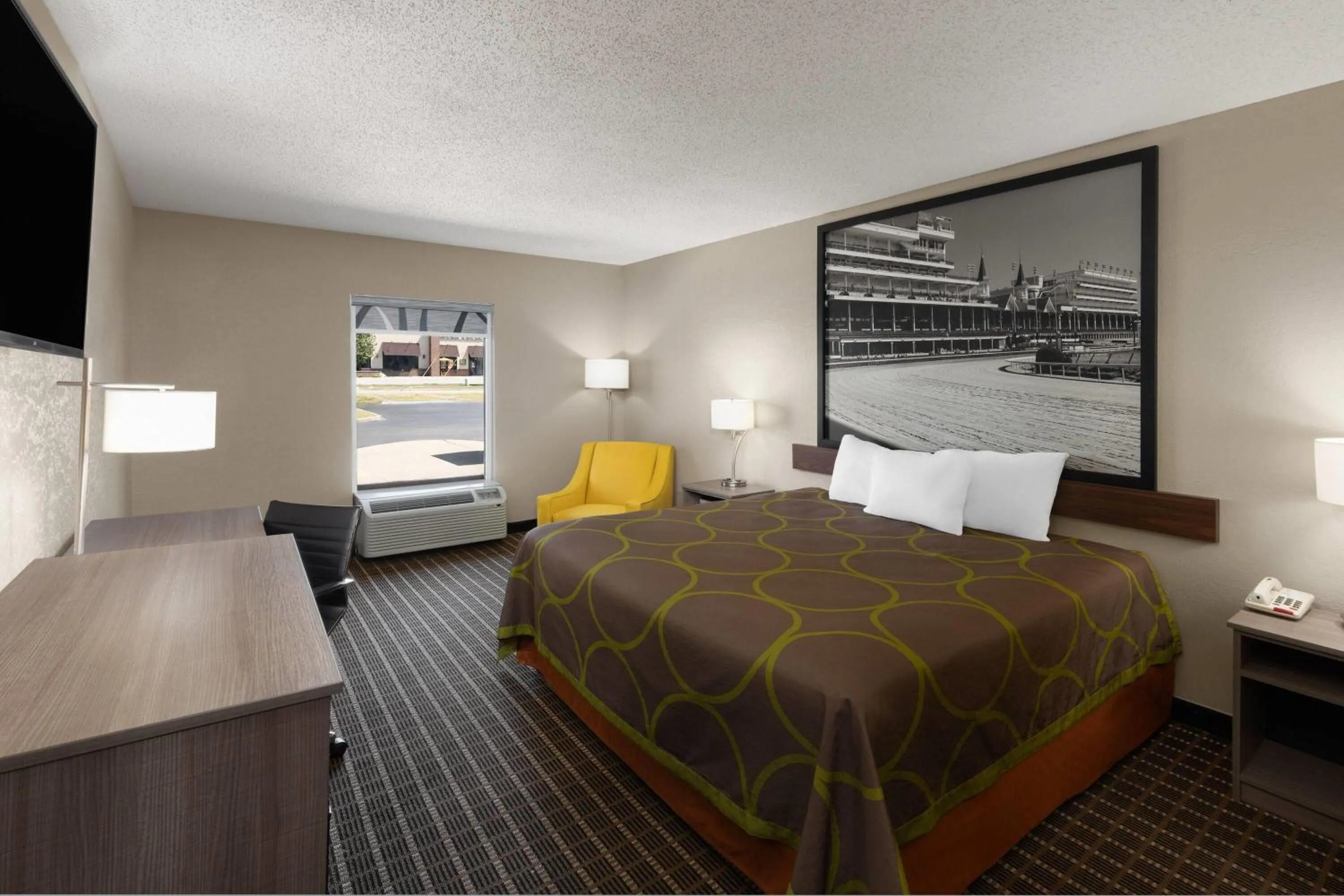 Photo of the whole room, Bed in Super 8 by Wyndham Shepherdsville - Louisville South I65