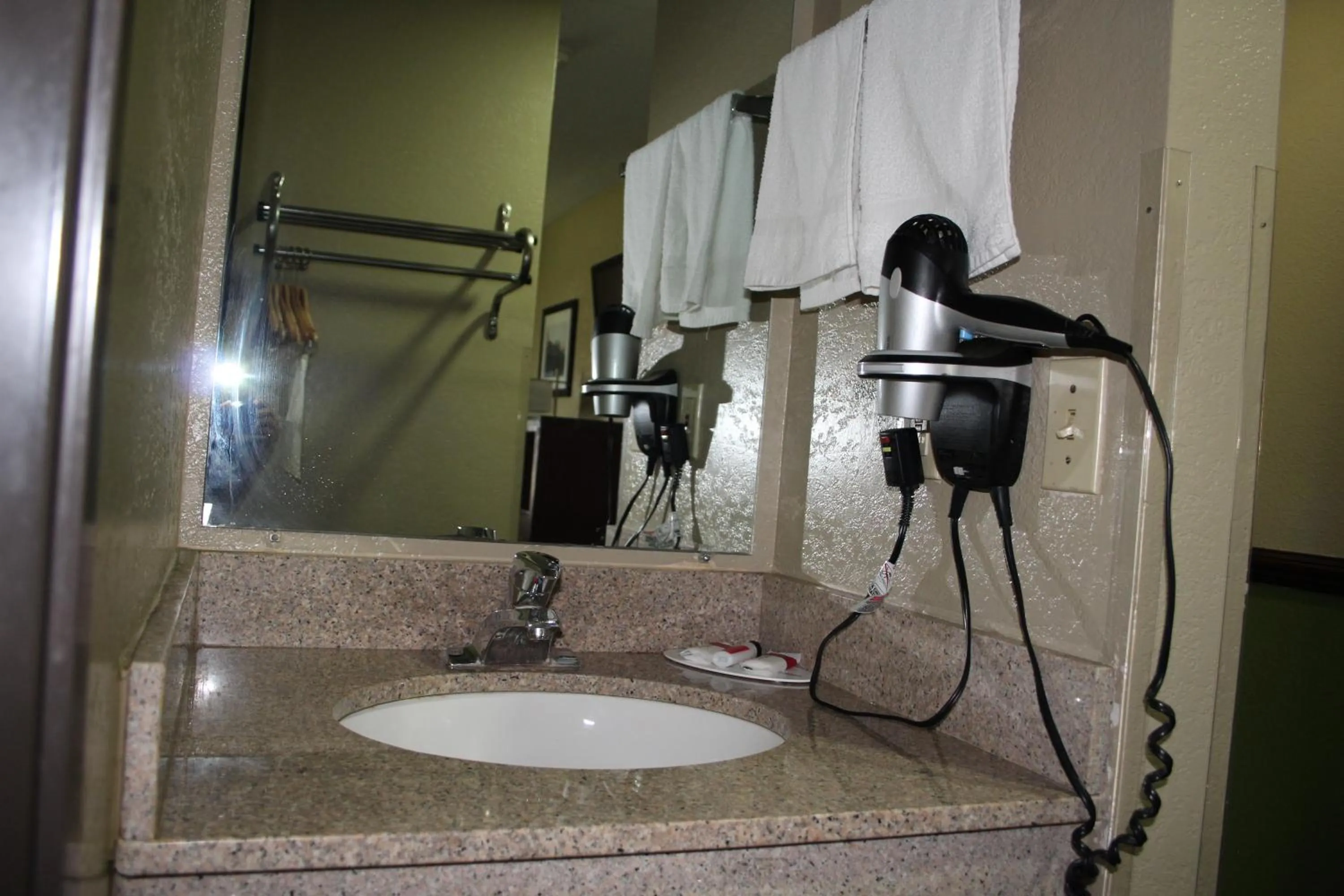 Super 8 by Wyndham Shepherdsville - Louisville South I65