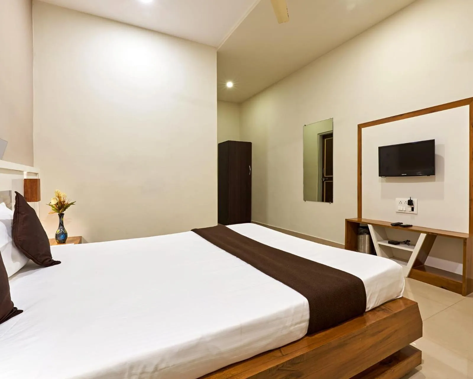 Bed in Serenity Resort Panhala