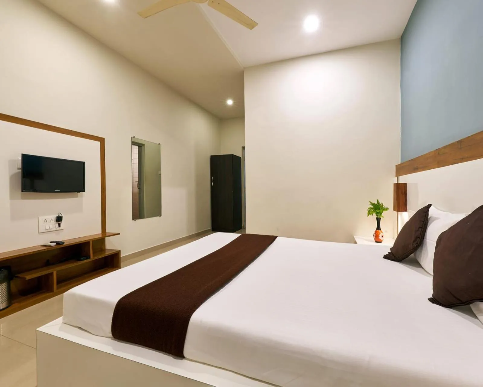 Bed in Serenity Resort Panhala