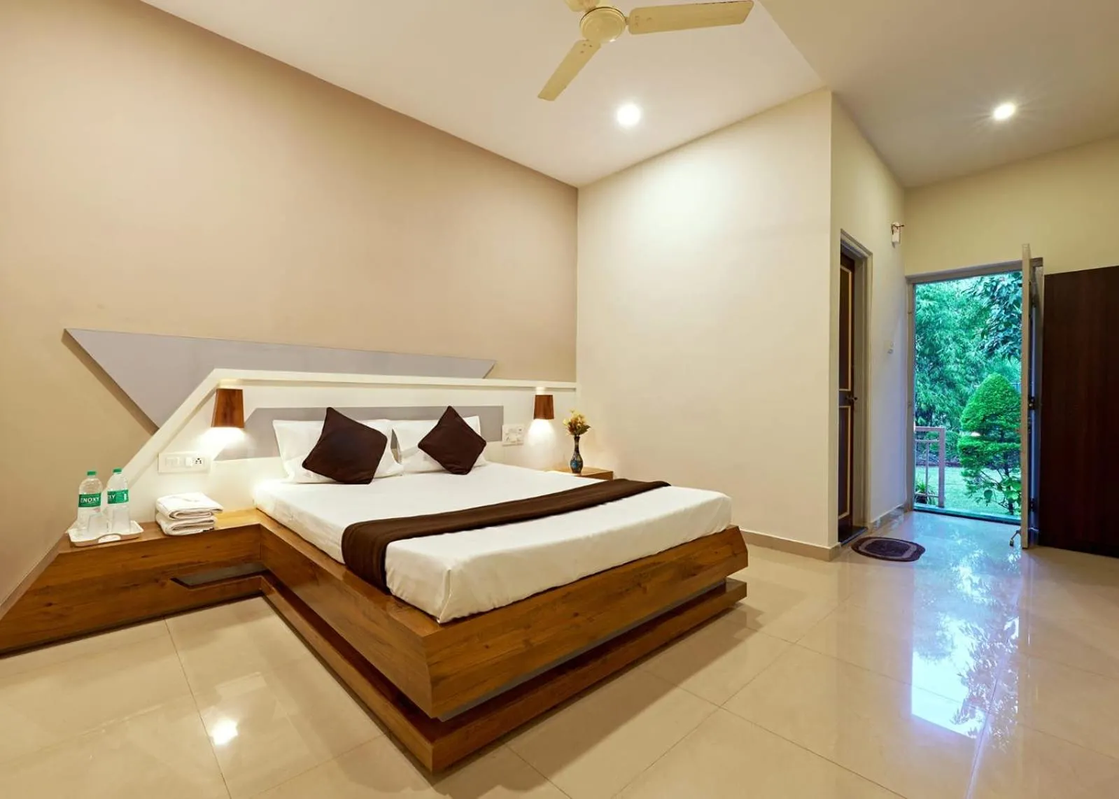 Bed in Serenity Resort Panhala