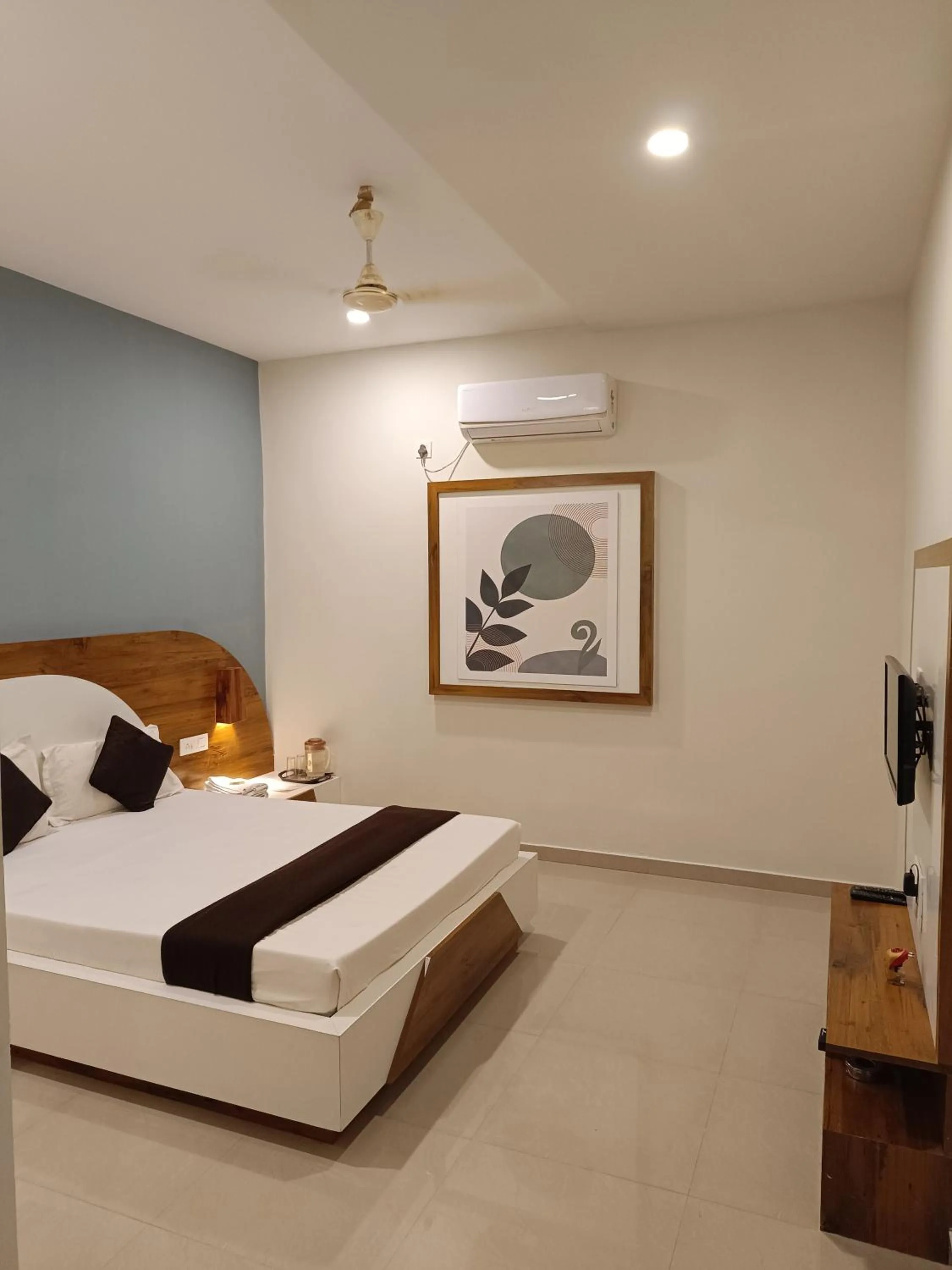 Bed in Serenity Resort Panhala