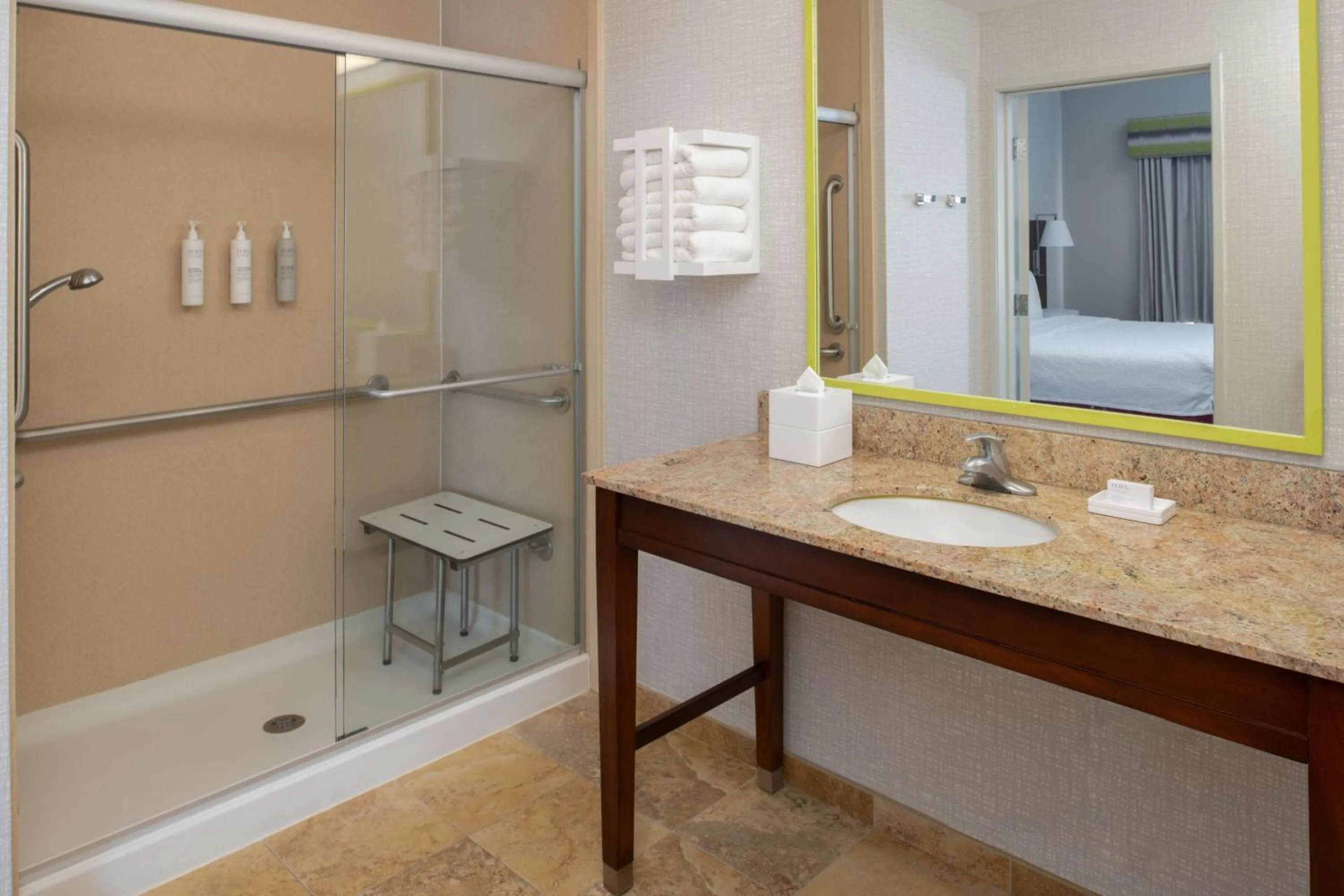 Bathroom in Hampton Inn and Suites Seattle - Airport / 28th Avenue