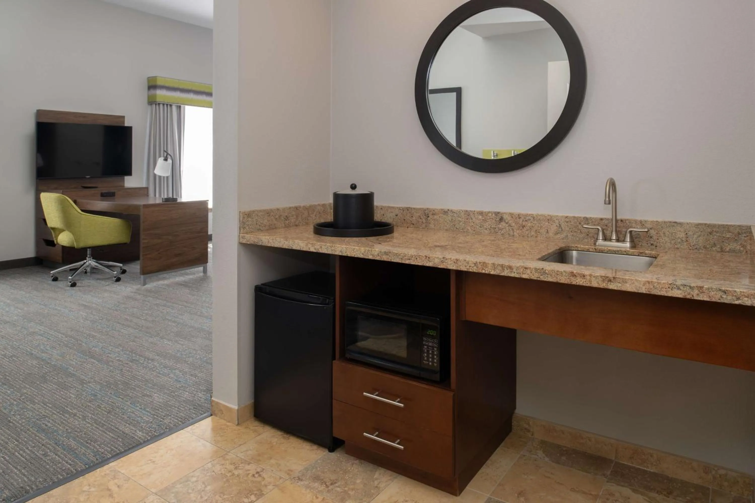 Photo of the whole room in Hampton Inn and Suites Seattle - Airport / 28th Avenue