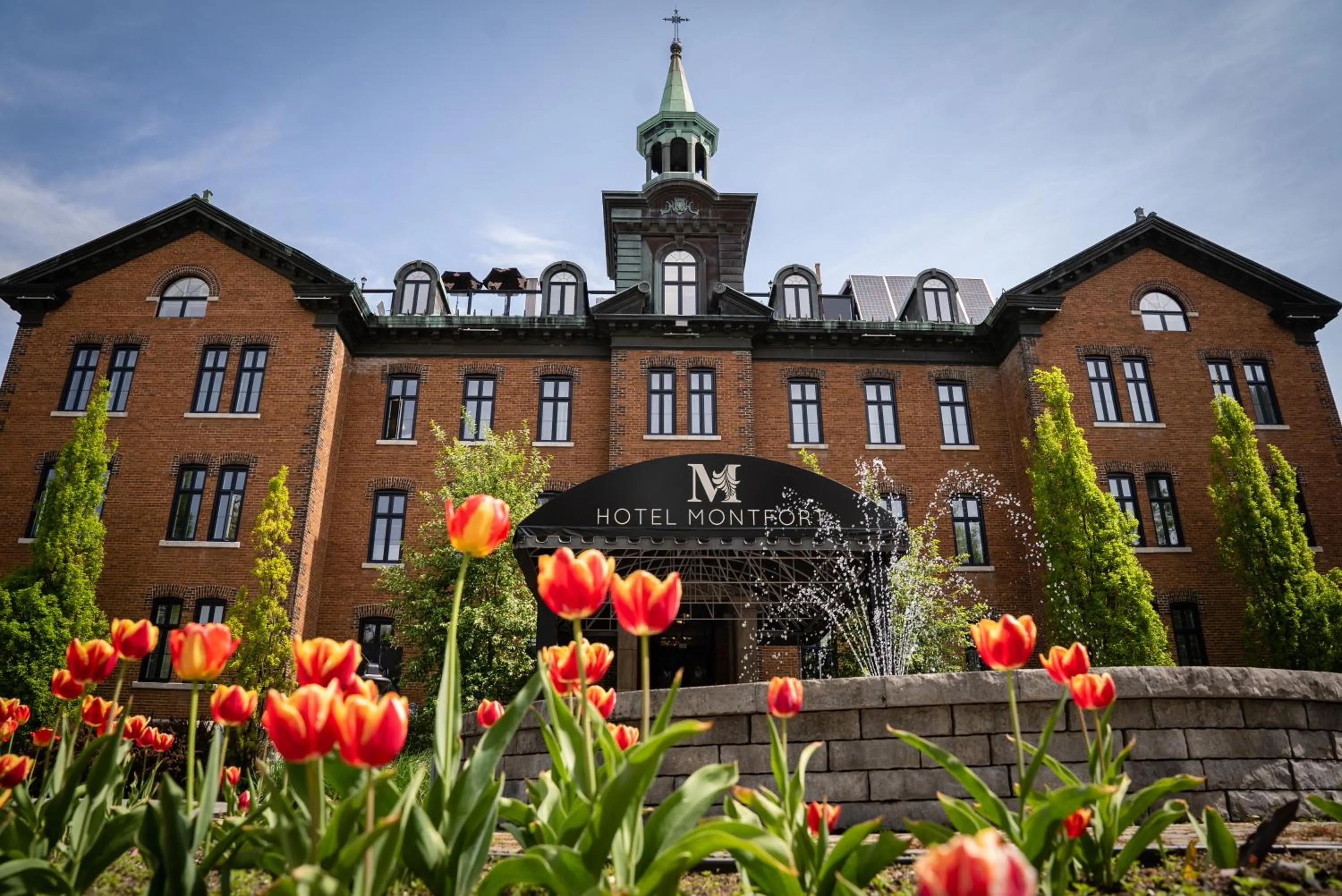 Property building in Hotel Montfort