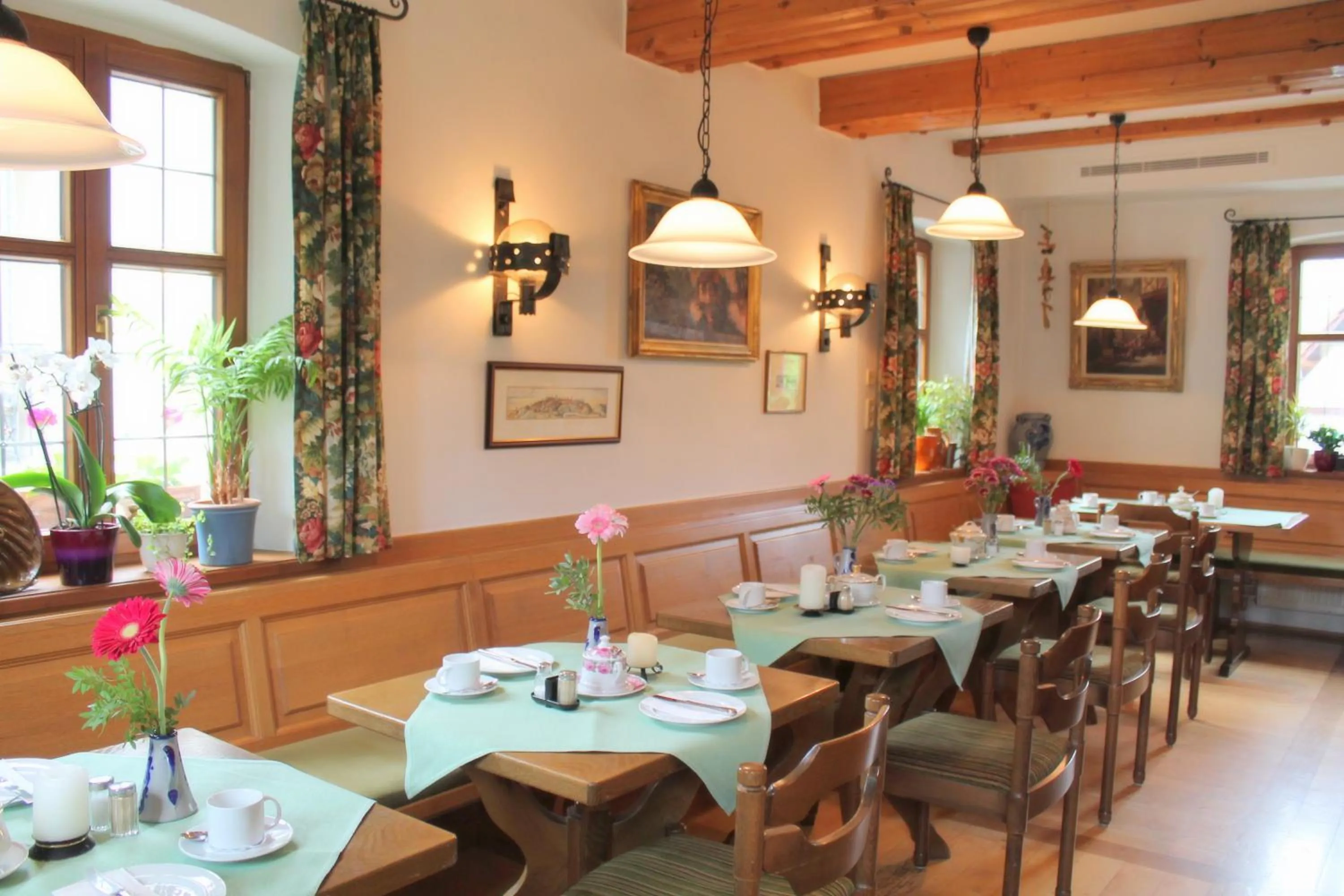 Restaurant/places to eat in Hotel Bezold