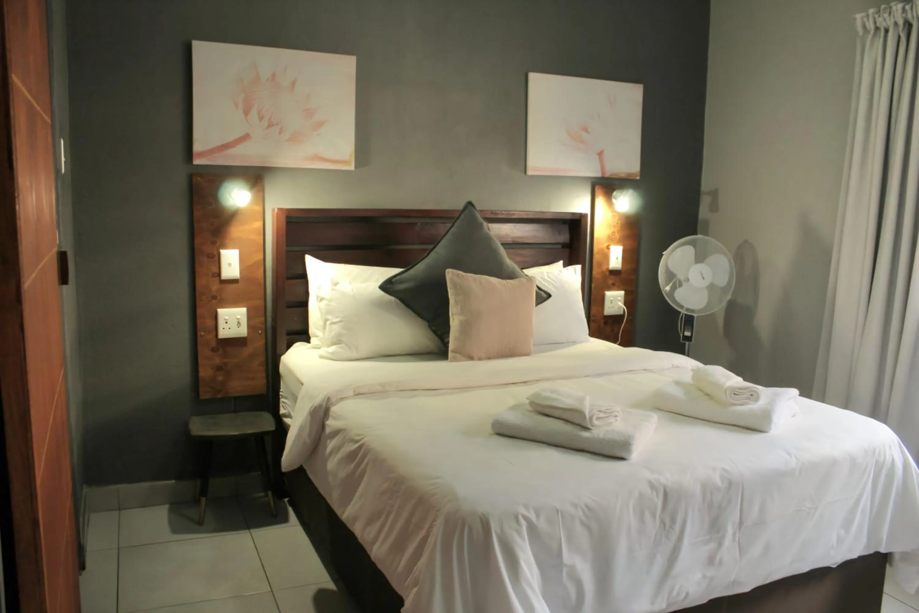 Bed in Livingwaters Self-Catering Accommodation