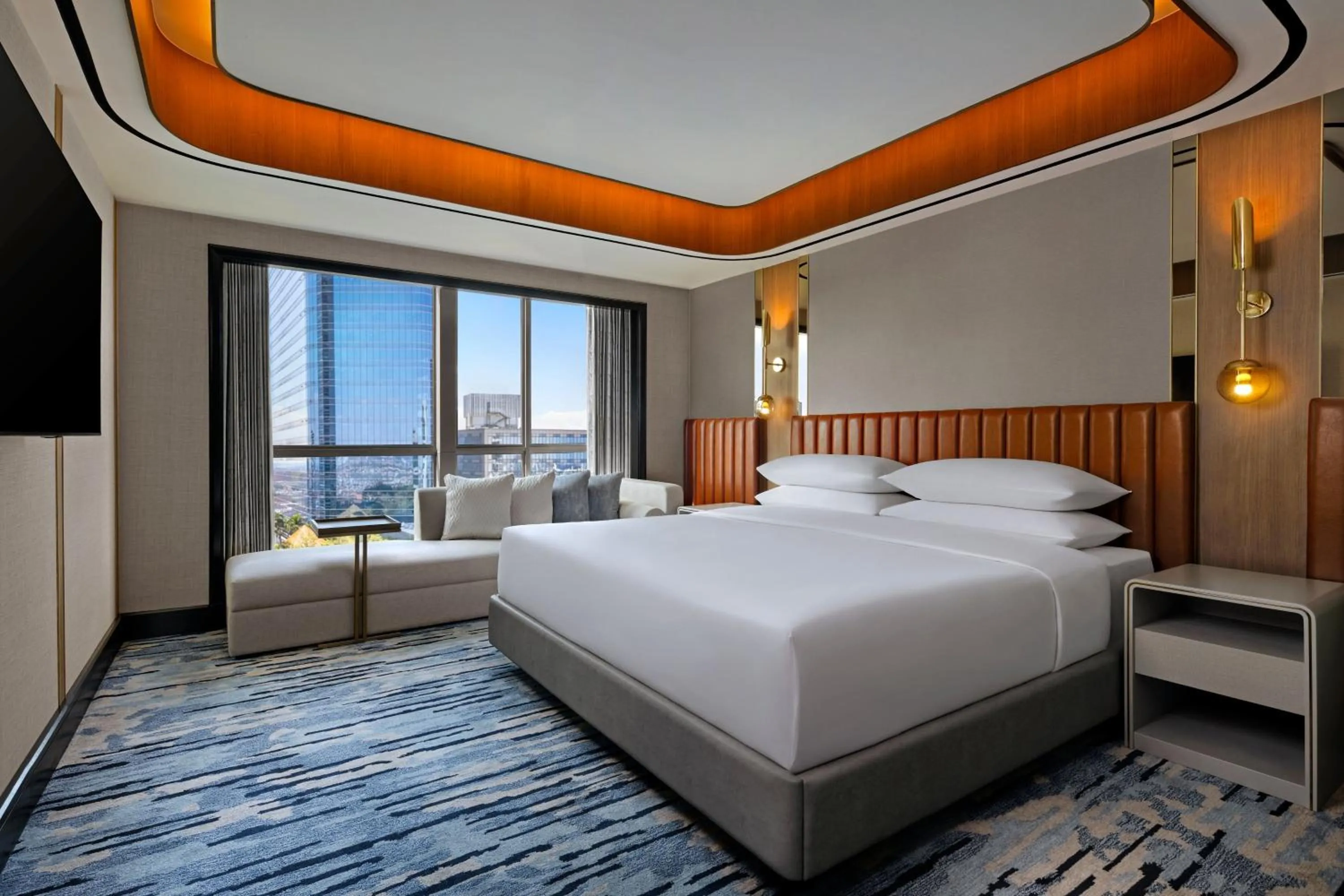 Bedroom, Bed in Sheraton Surabaya Hotel & Towers