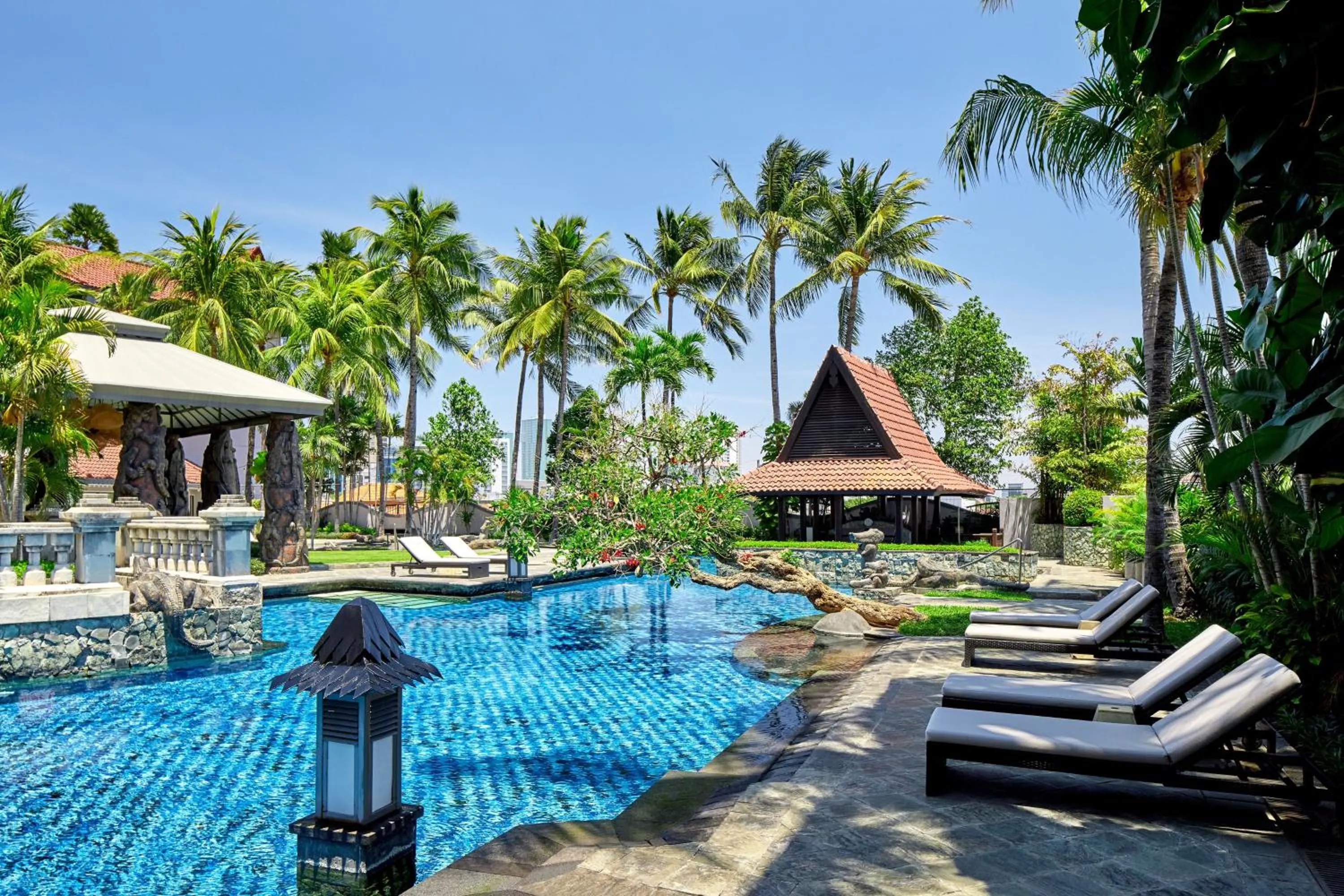 Swimming pool in Sheraton Surabaya Hotel & Towers