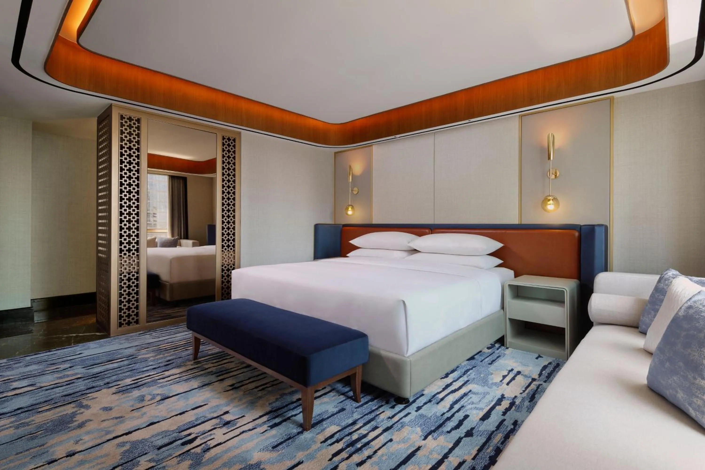 Photo of the whole room, Bed in Sheraton Surabaya Hotel & Towers