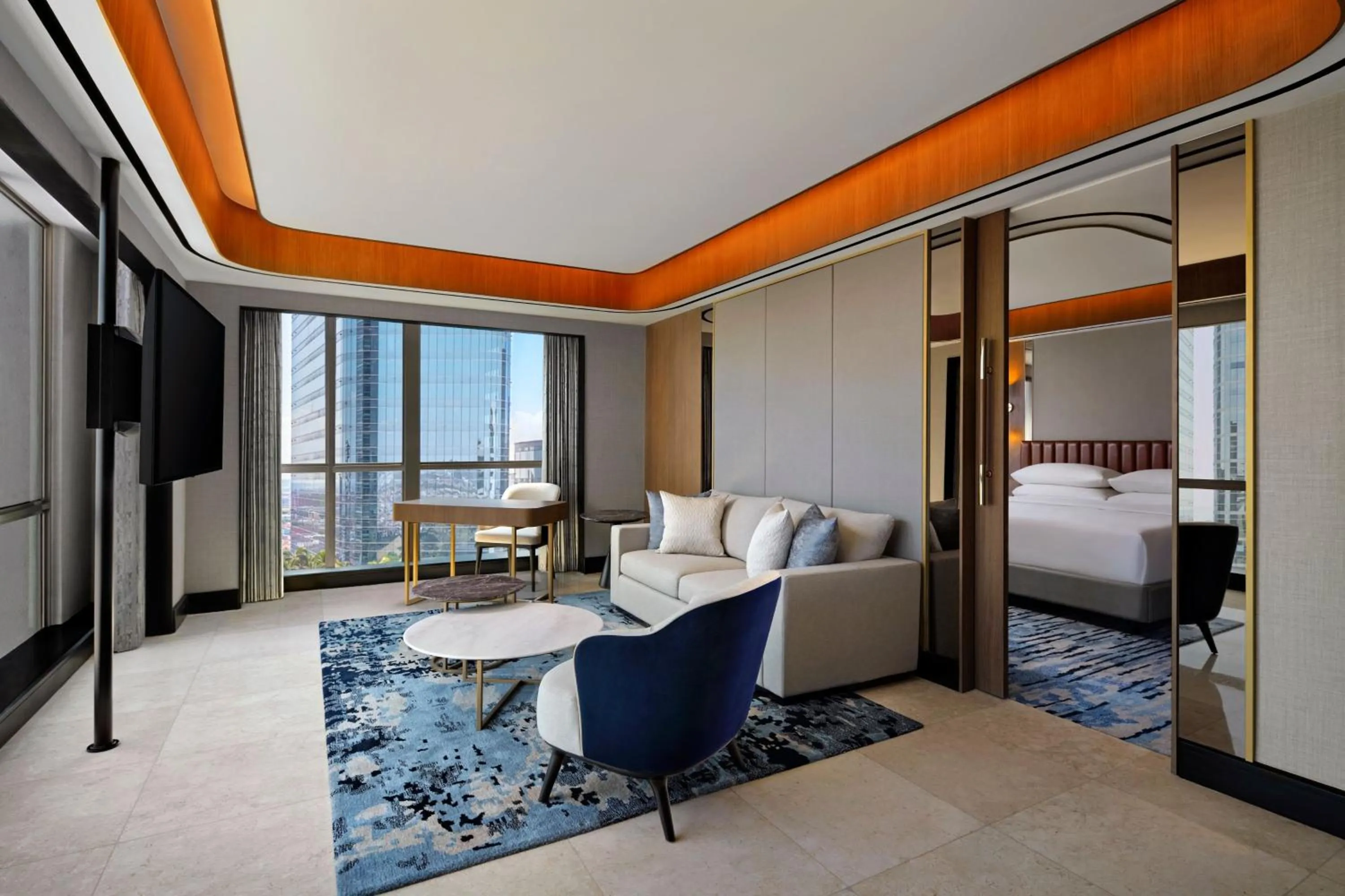 Living room, Bed in Sheraton Surabaya Hotel & Towers