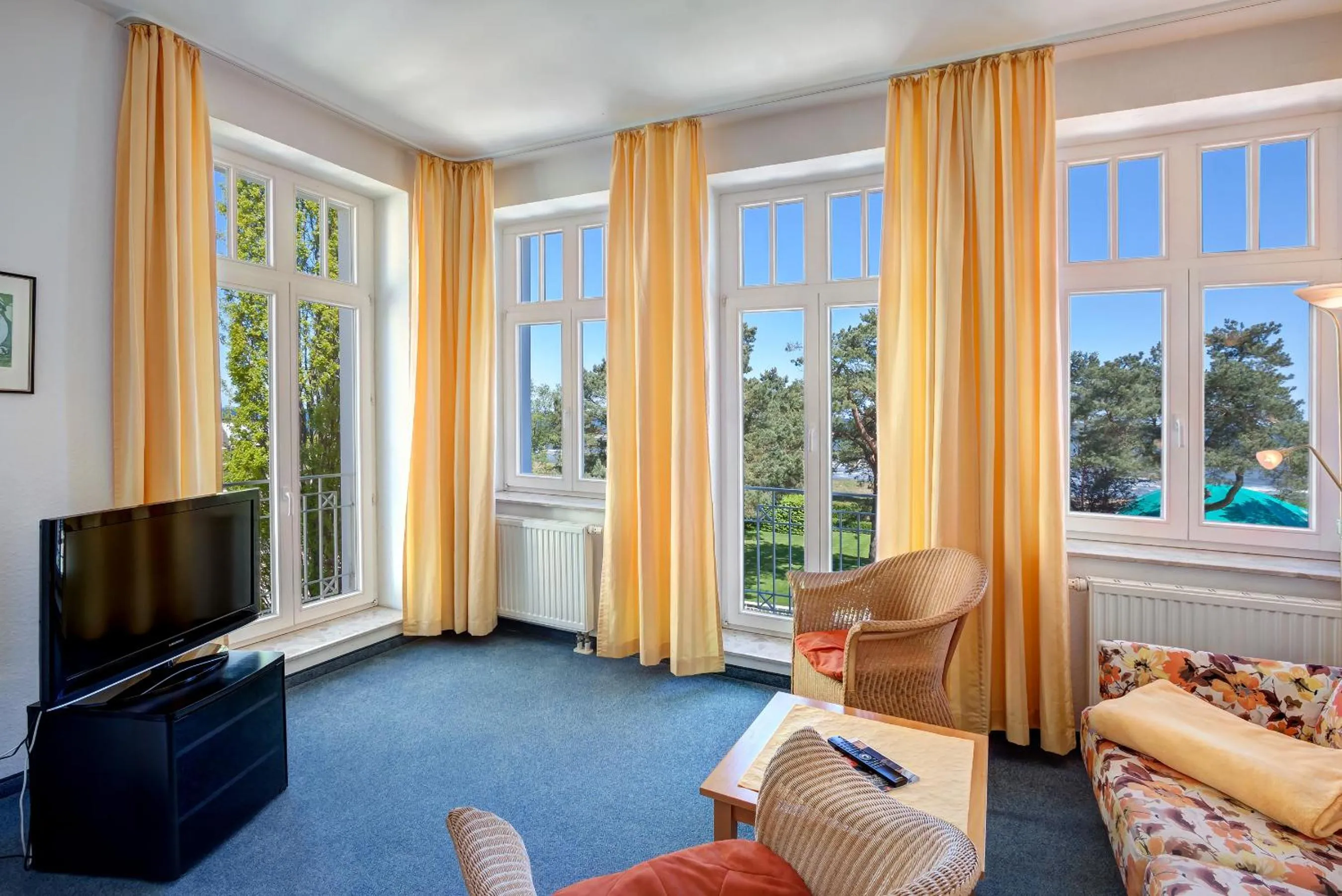 TV and multimedia in Haus Seeblick Hotel Garni & Ferienwohnungen