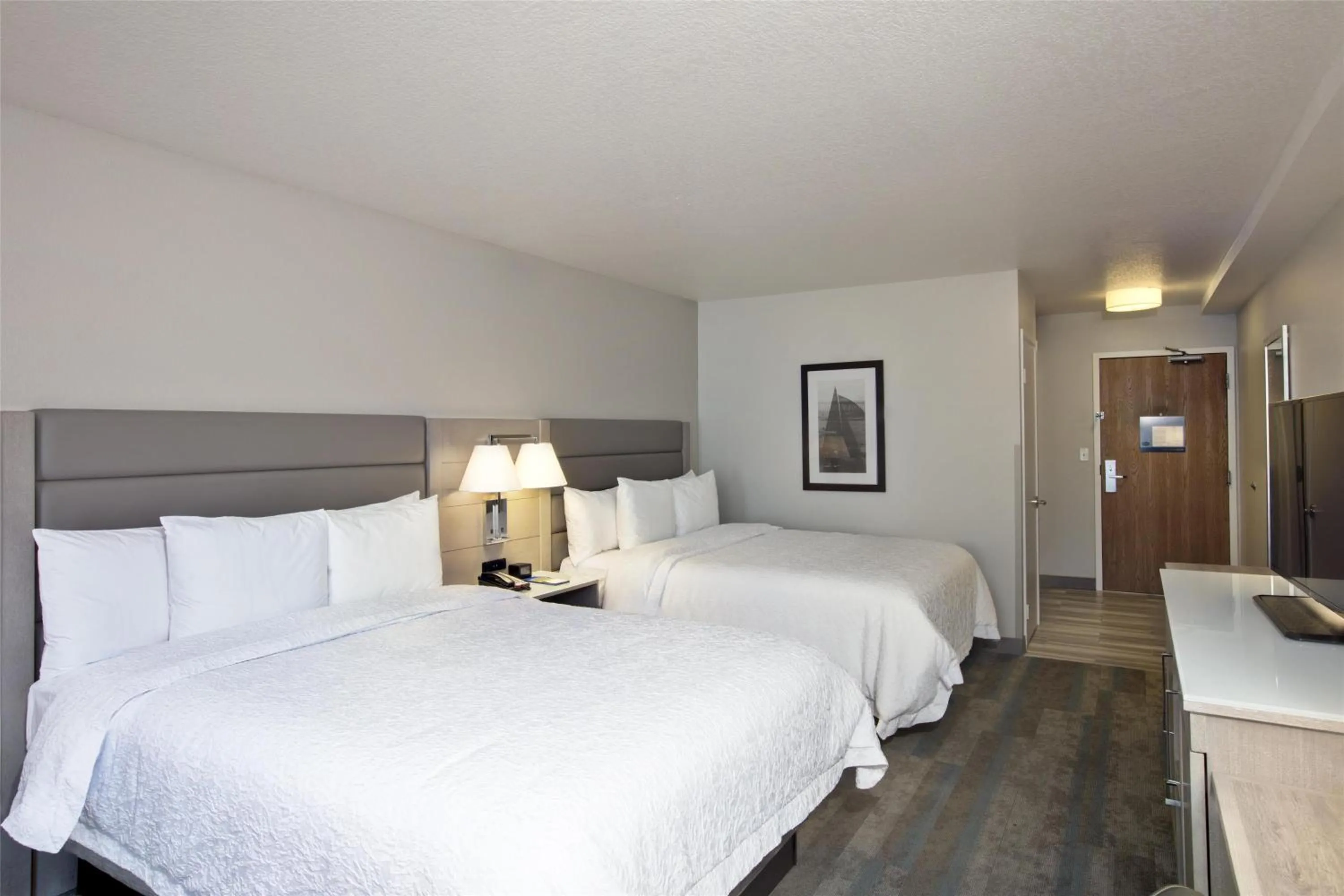 Photo of the whole room, Bed in Hampton Inn & Suites Hermosa Beach